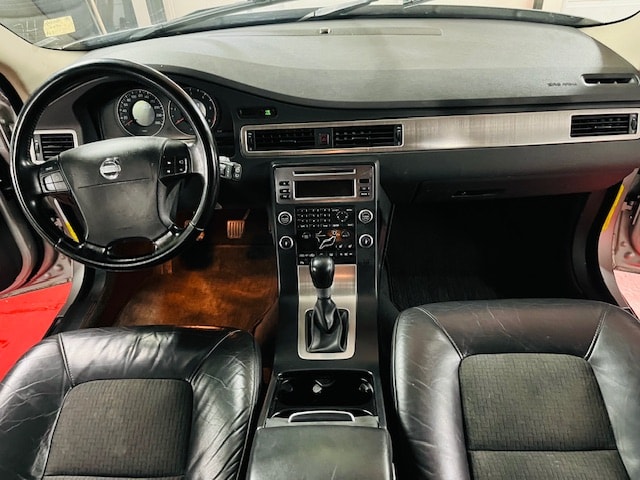 VOLVO V70 2.0D Momentum-image-14