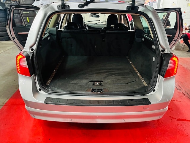 VOLVO V70 2.0D Momentum-image-10