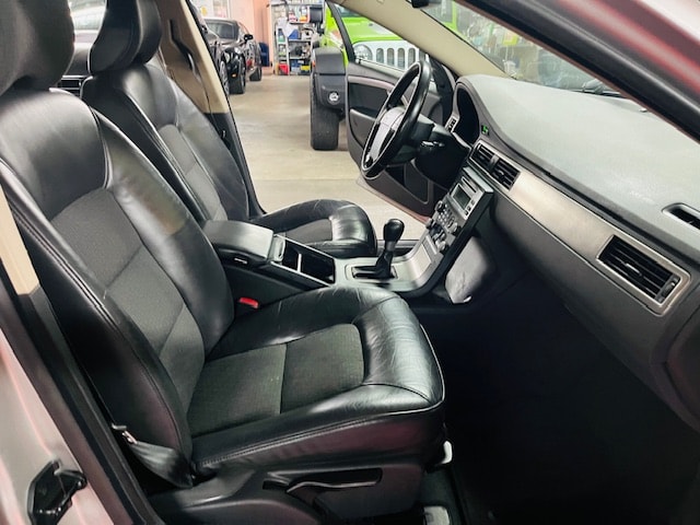 VOLVO V70 2.0D Momentum-image-13