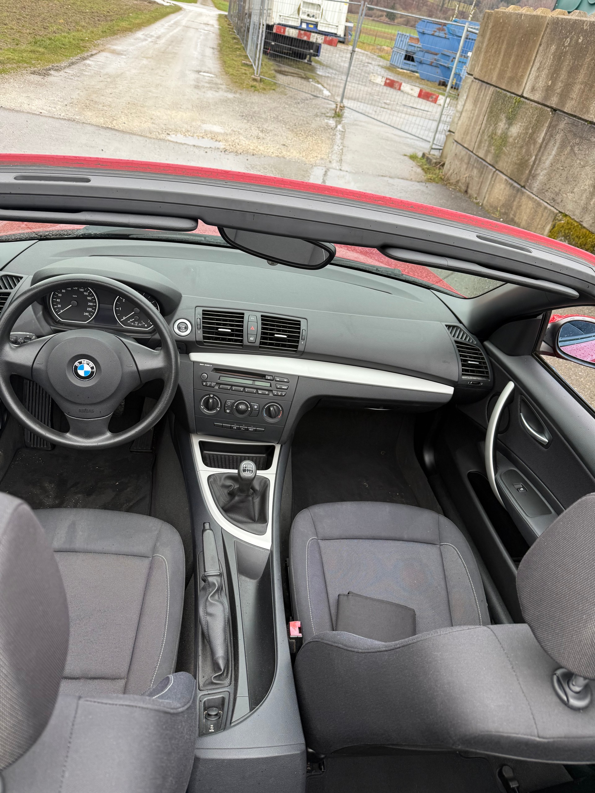 BMW 118i Cabrio-image-9