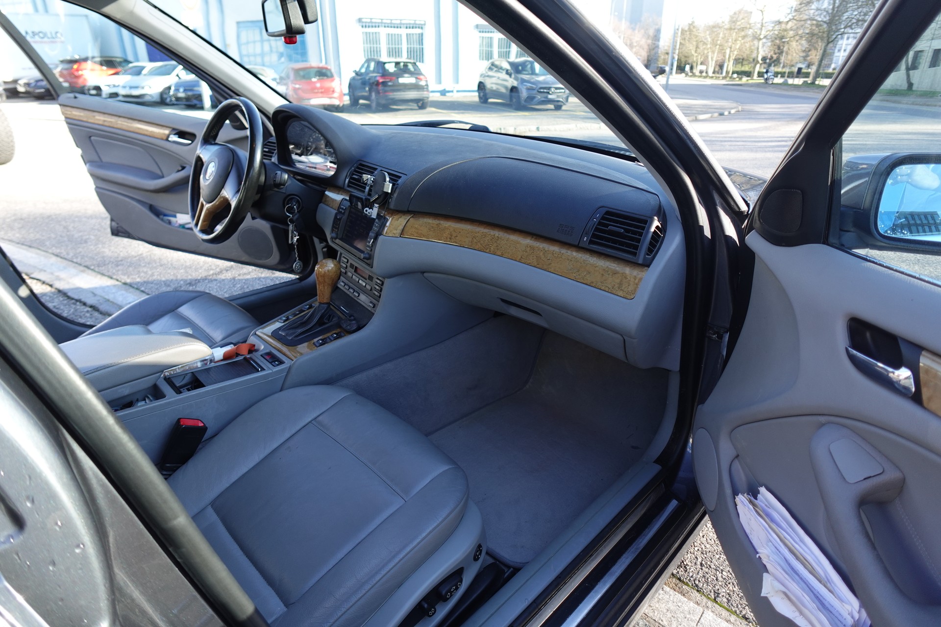 BMW 325xi-image-5