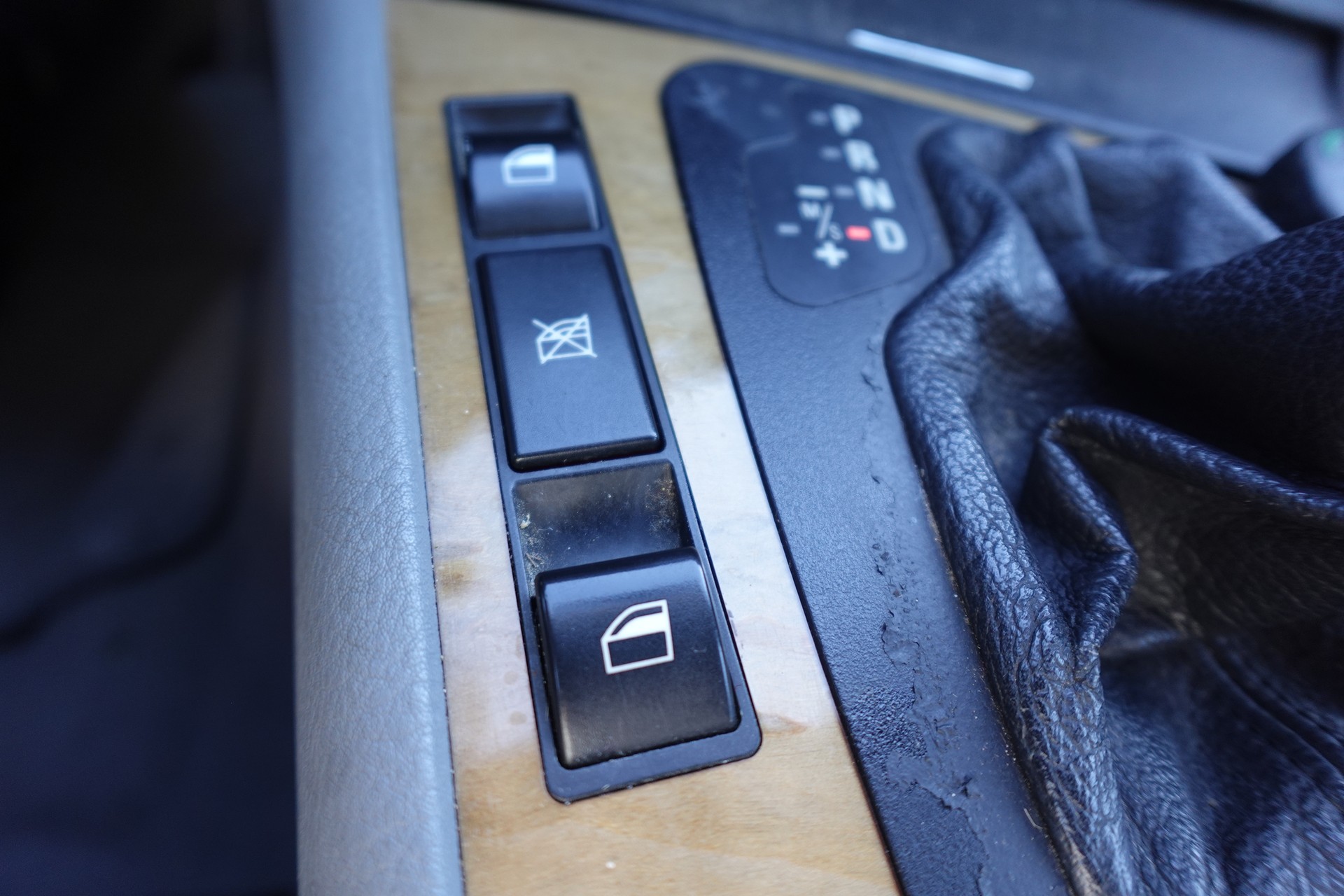 BMW 325xi-image-11