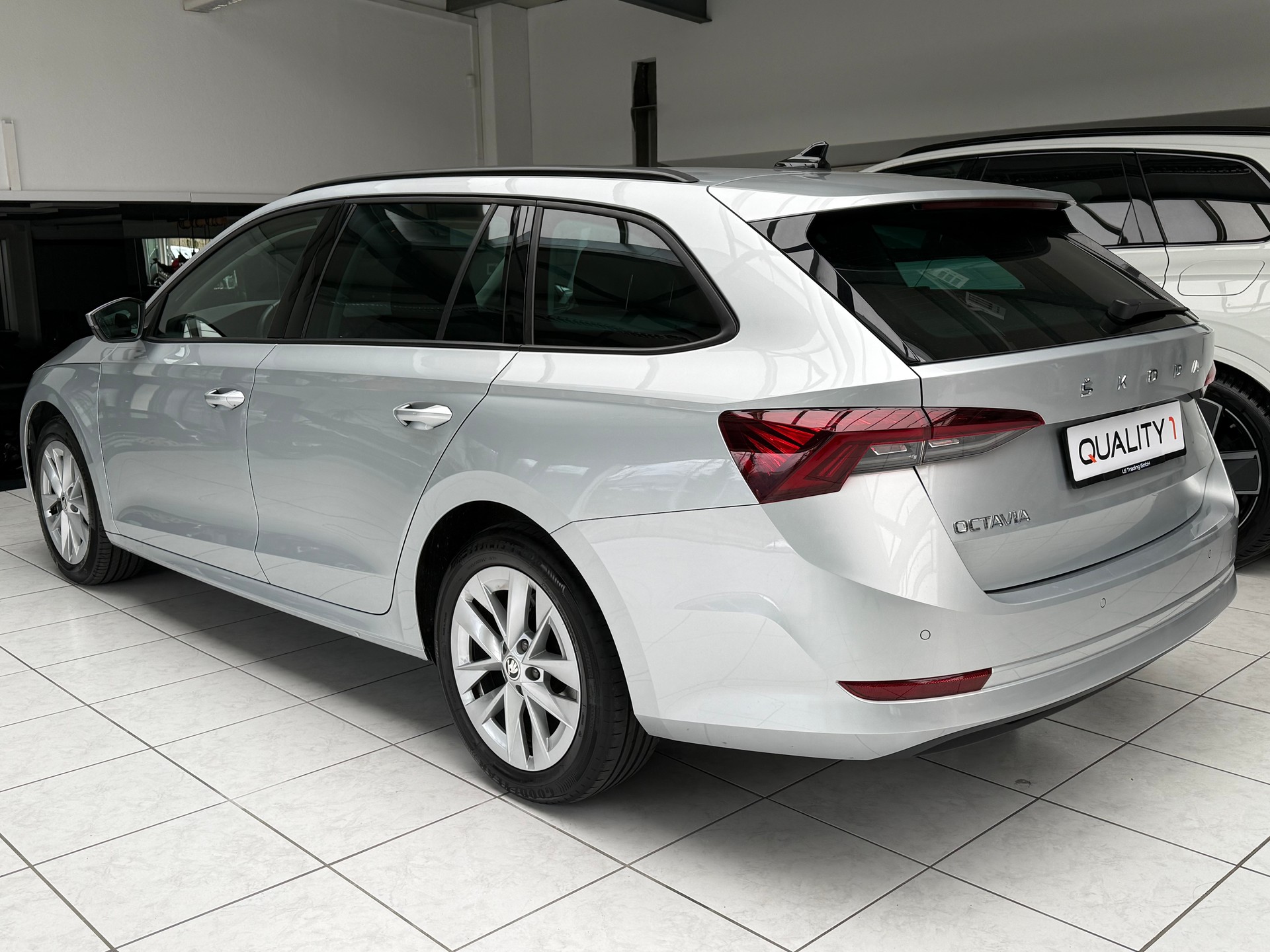 SKODA Octavia Combi 2.0 TDI DSG Style-image-2
