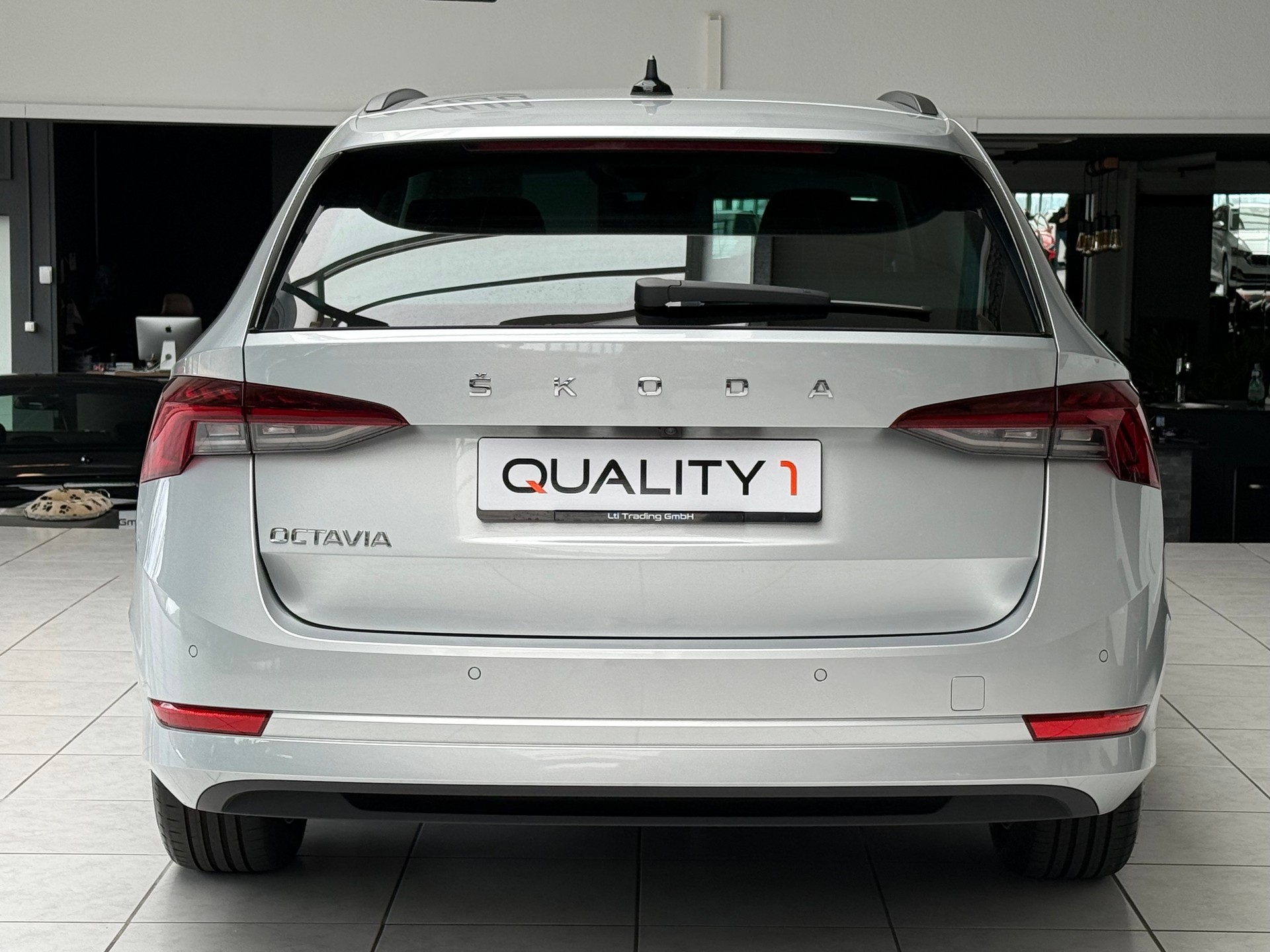 SKODA Octavia Combi 2.0 TDI DSG Style-image-3