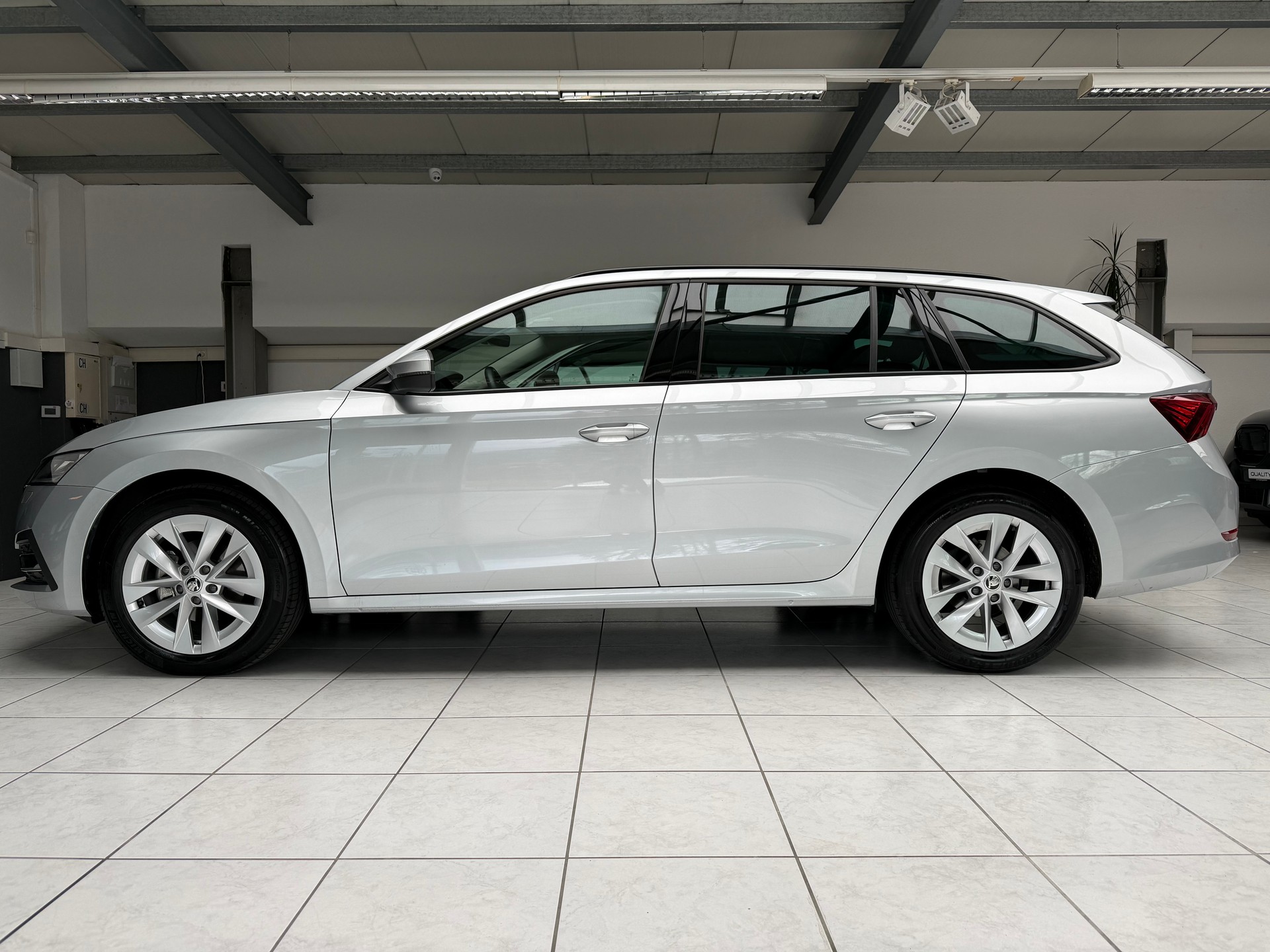 SKODA Octavia Combi 2.0 TDI DSG Style-image-1