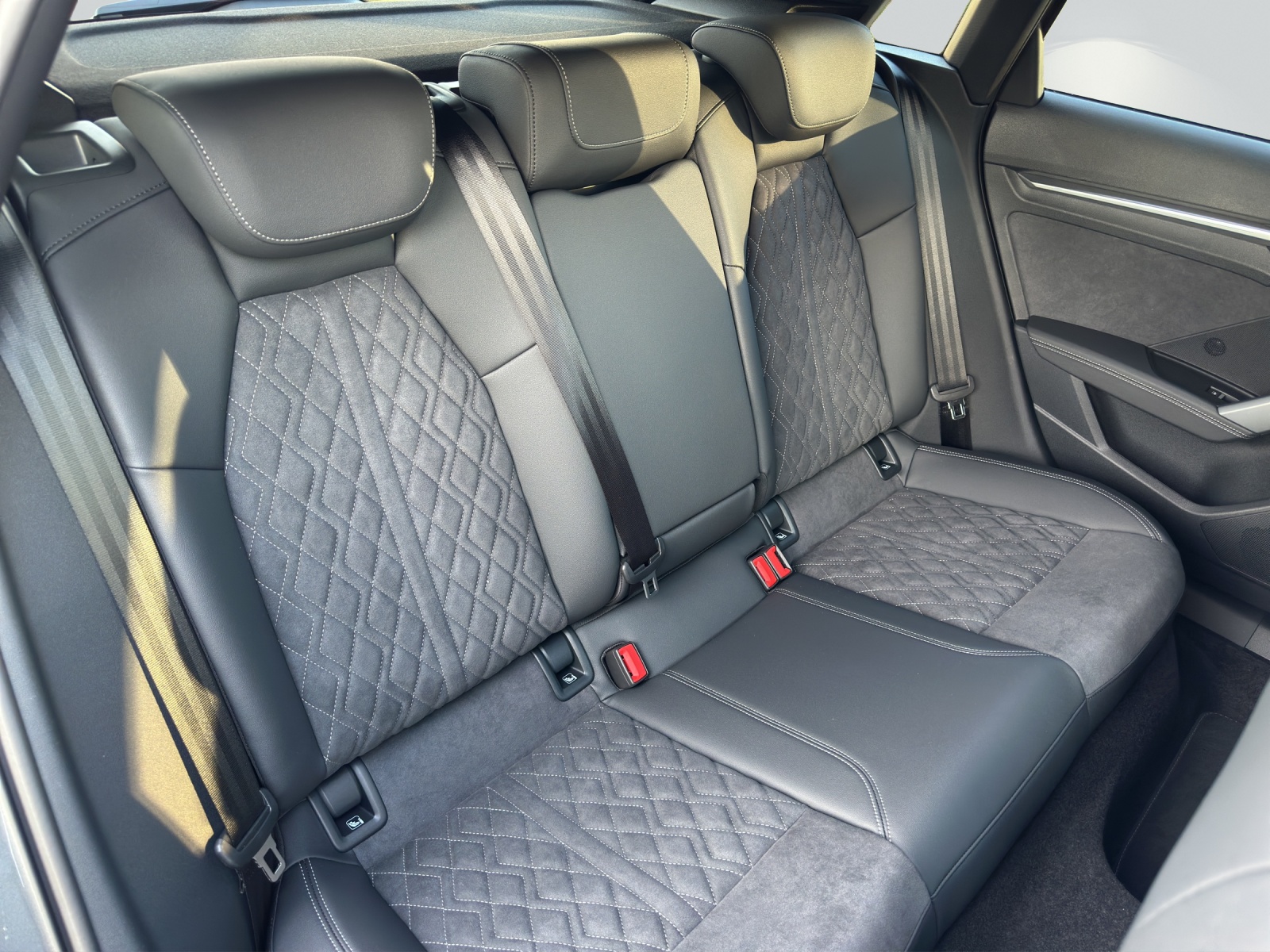 AUDI A3 Sportback TFSI 110 kW S line S tronic-image-8