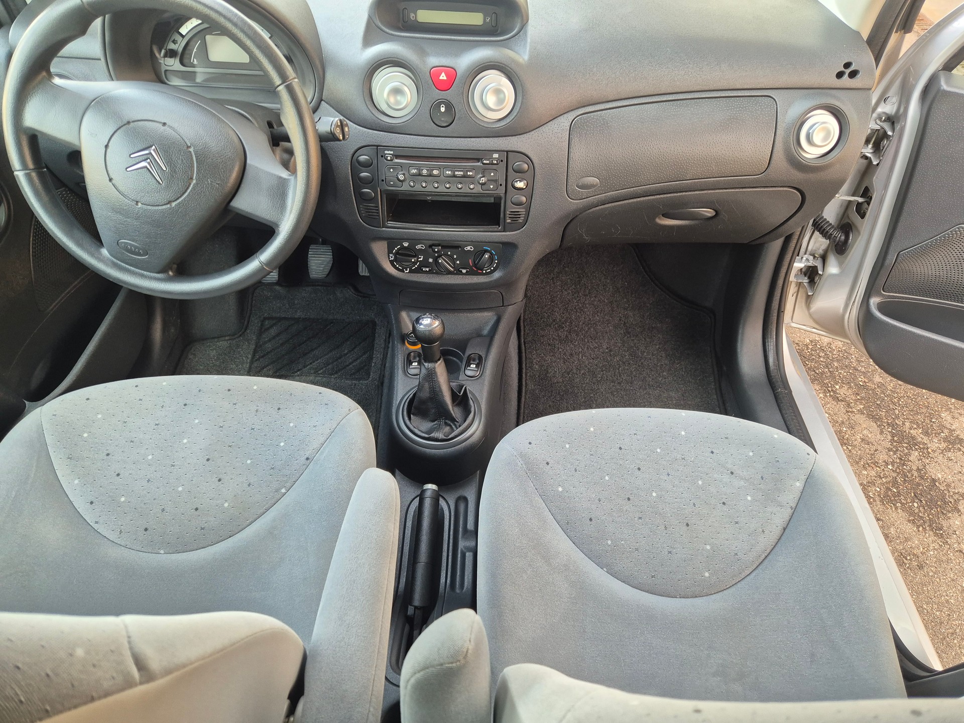 CITROEN C3 1.4i Exclusive-image-18