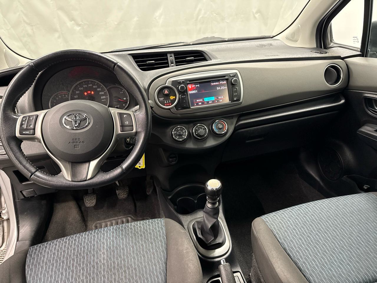 TOYOTA Yaris 1.33 Luna-image-4