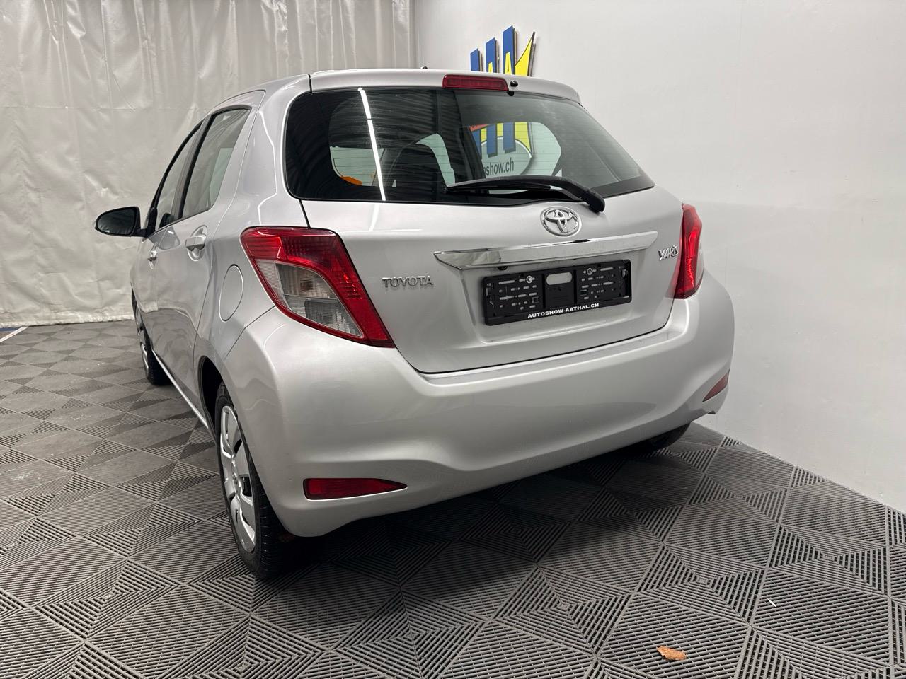 TOYOTA Yaris 1.33 Luna-image-8