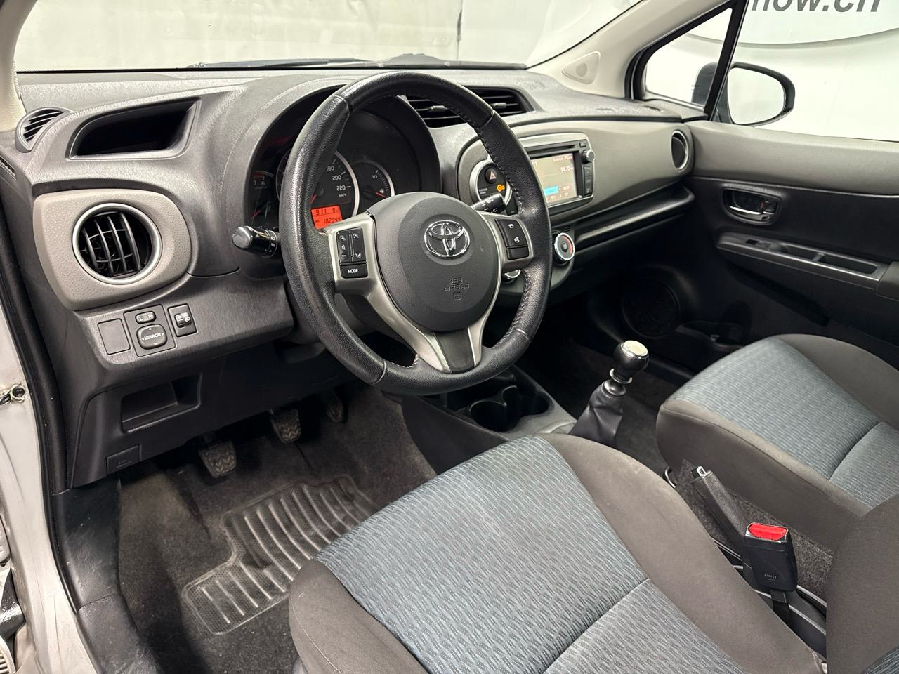 TOYOTA Yaris 1.33 Luna-image-2