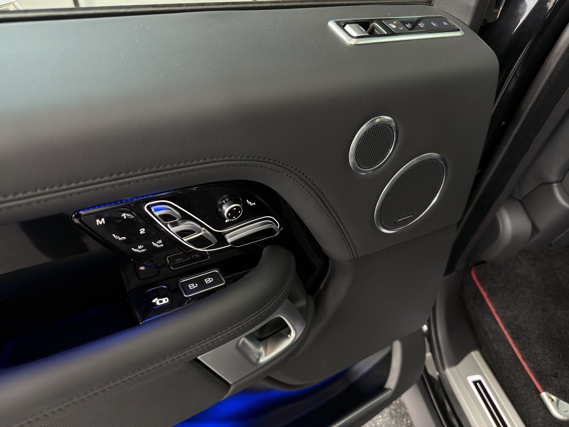 LAND ROVER Range Rover 5.0 V8 S/C SV AB Dynamic Automatic-image-19
