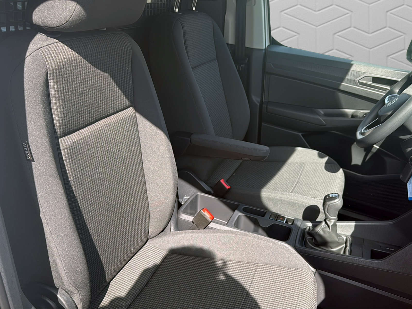 VW Caddy Cargo 2.0TDI 4Motion-image-12