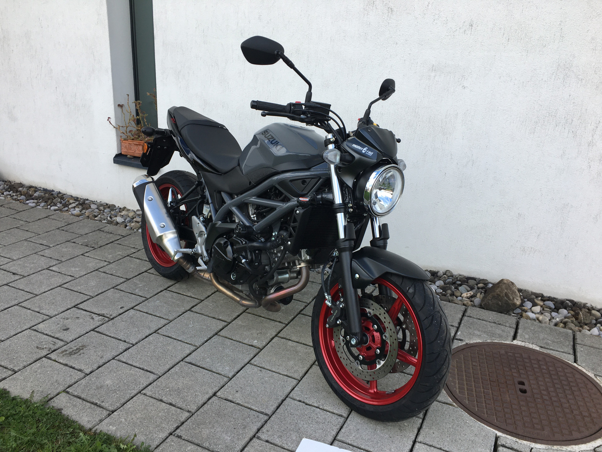 SUZUKI SV 650 U-showroom-element-1