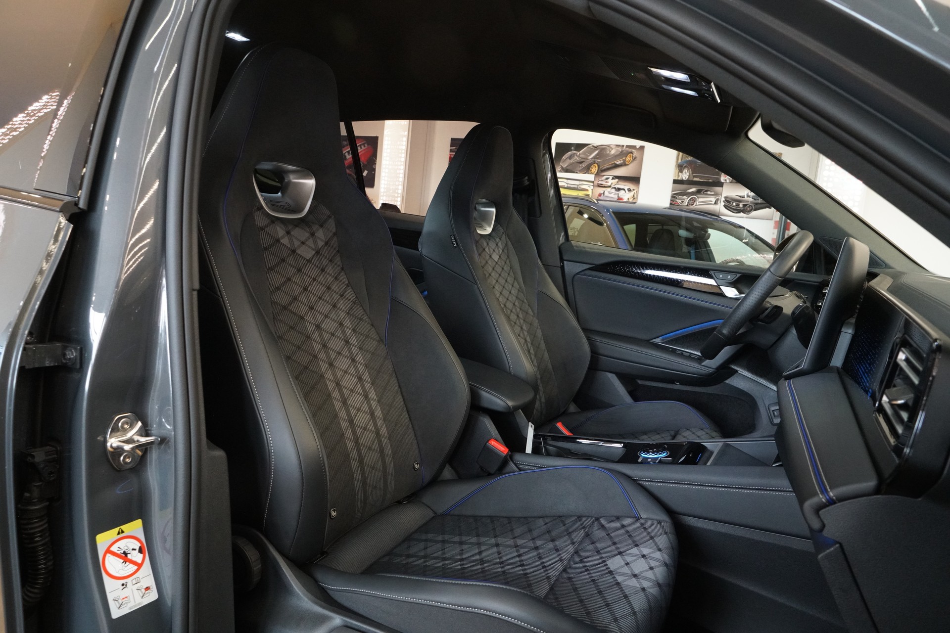 VW Tiguan 2.0 TDI SCR R-Line 4Motion DSG-image-21