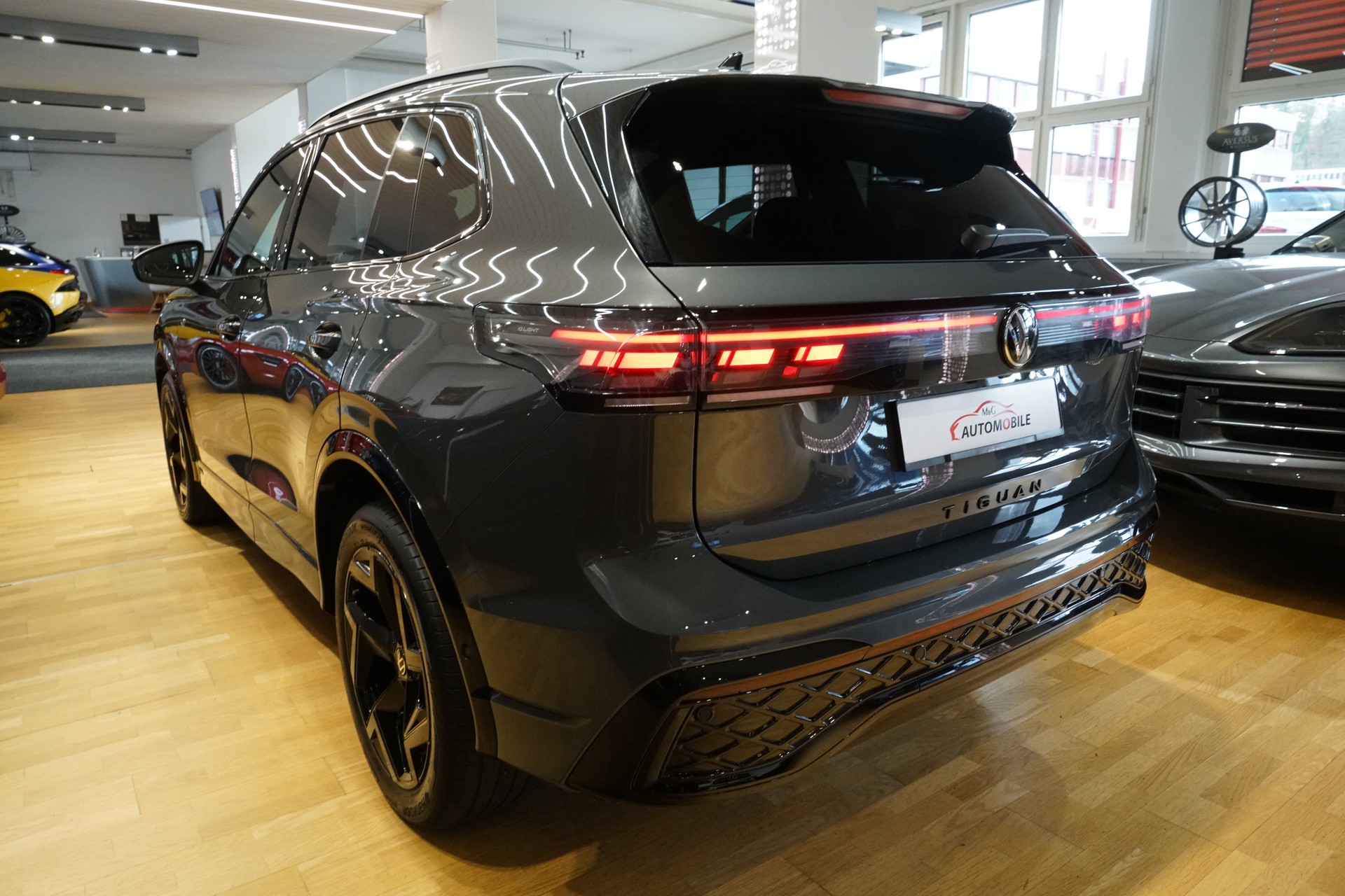 VW Tiguan 2.0 TDI SCR R-Line 4Motion DSG-image-4