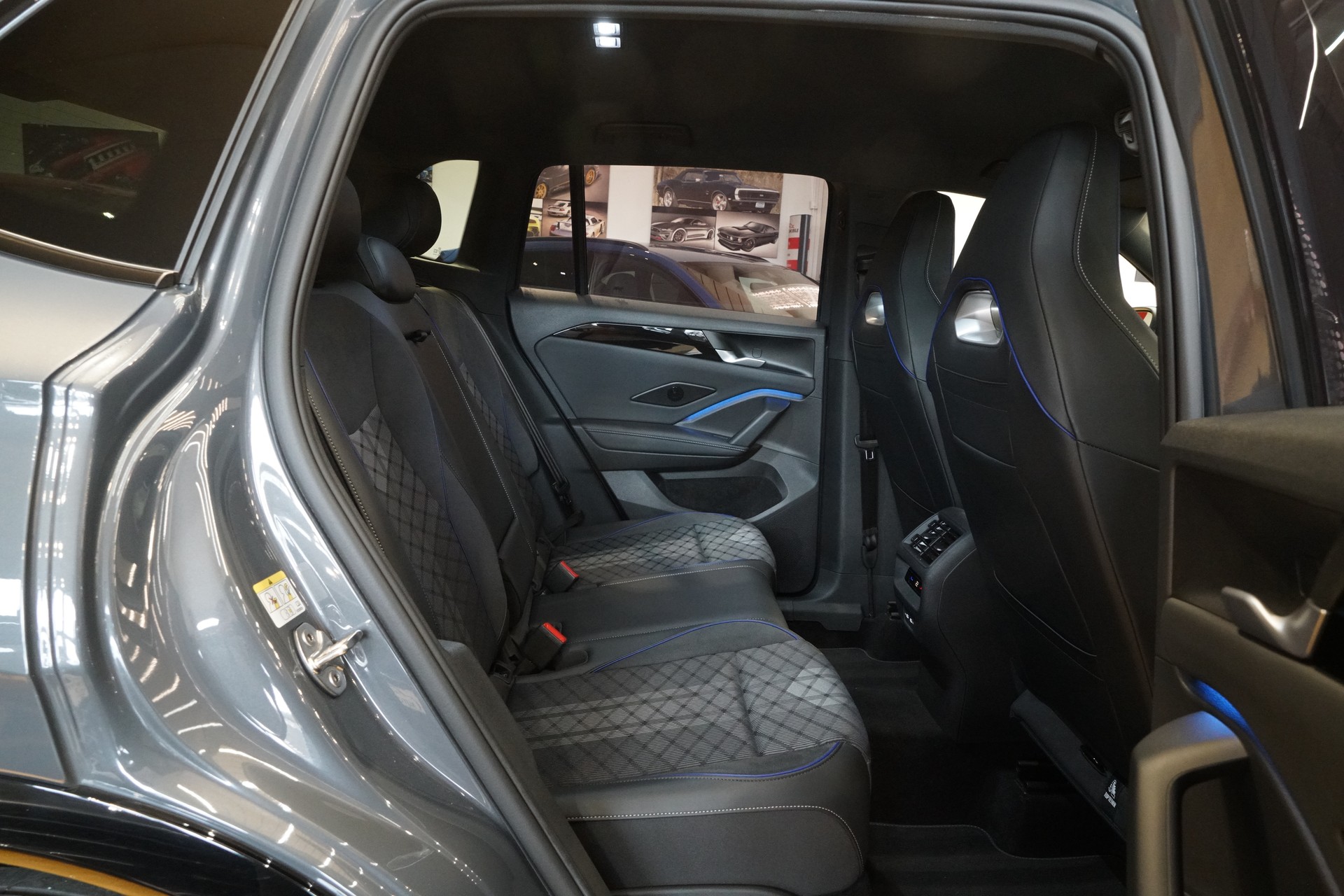VW Tiguan 2.0 TDI SCR R-Line 4Motion DSG-image-18