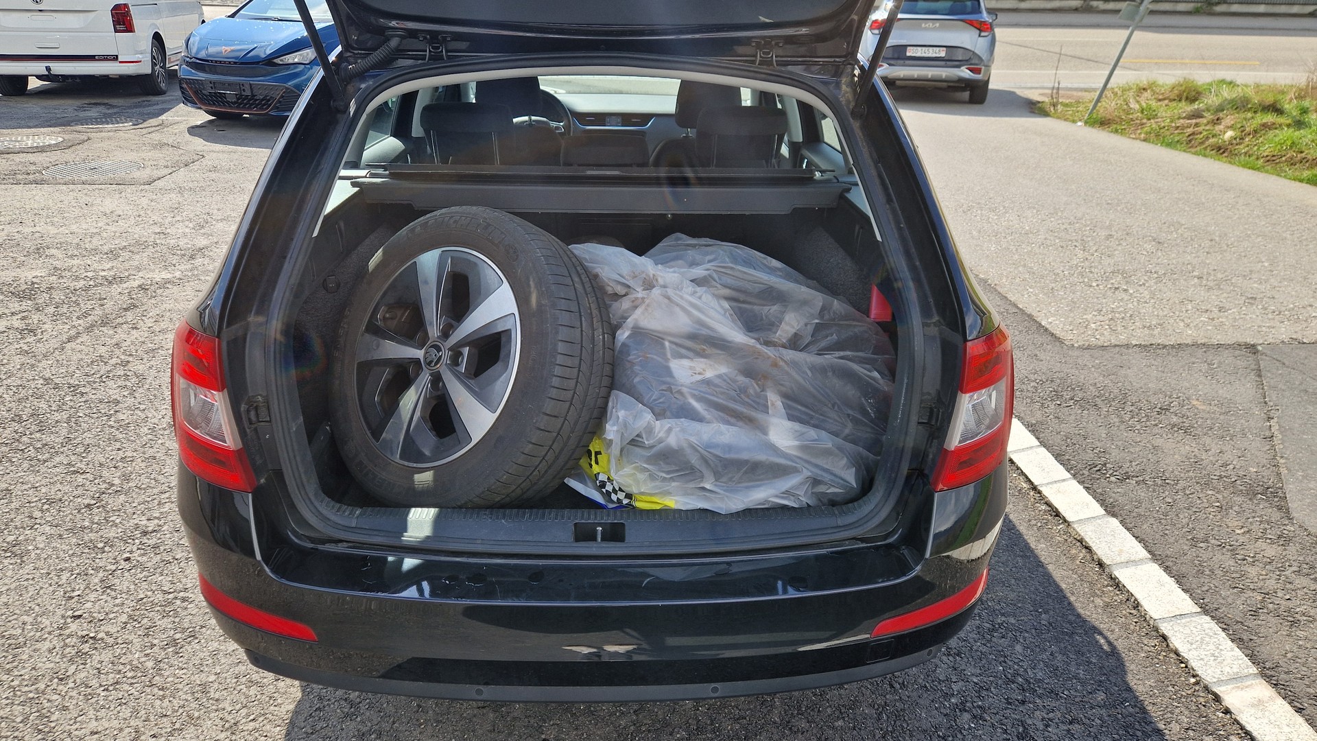 SKODA Combi TDI 1.6-110 GL 6G-image-14