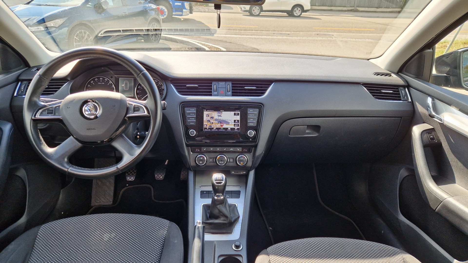 SKODA Combi TDI 1.6-110 GL 6G-image-8
