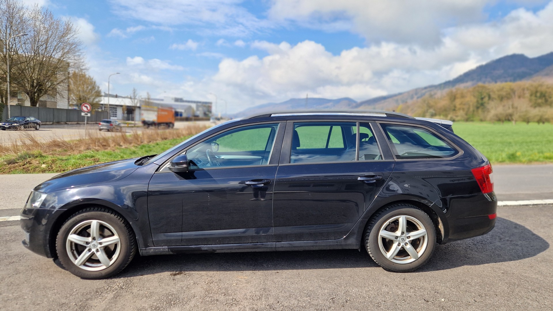 SKODA Combi TDI 1.6-110 GL 6G-image-2