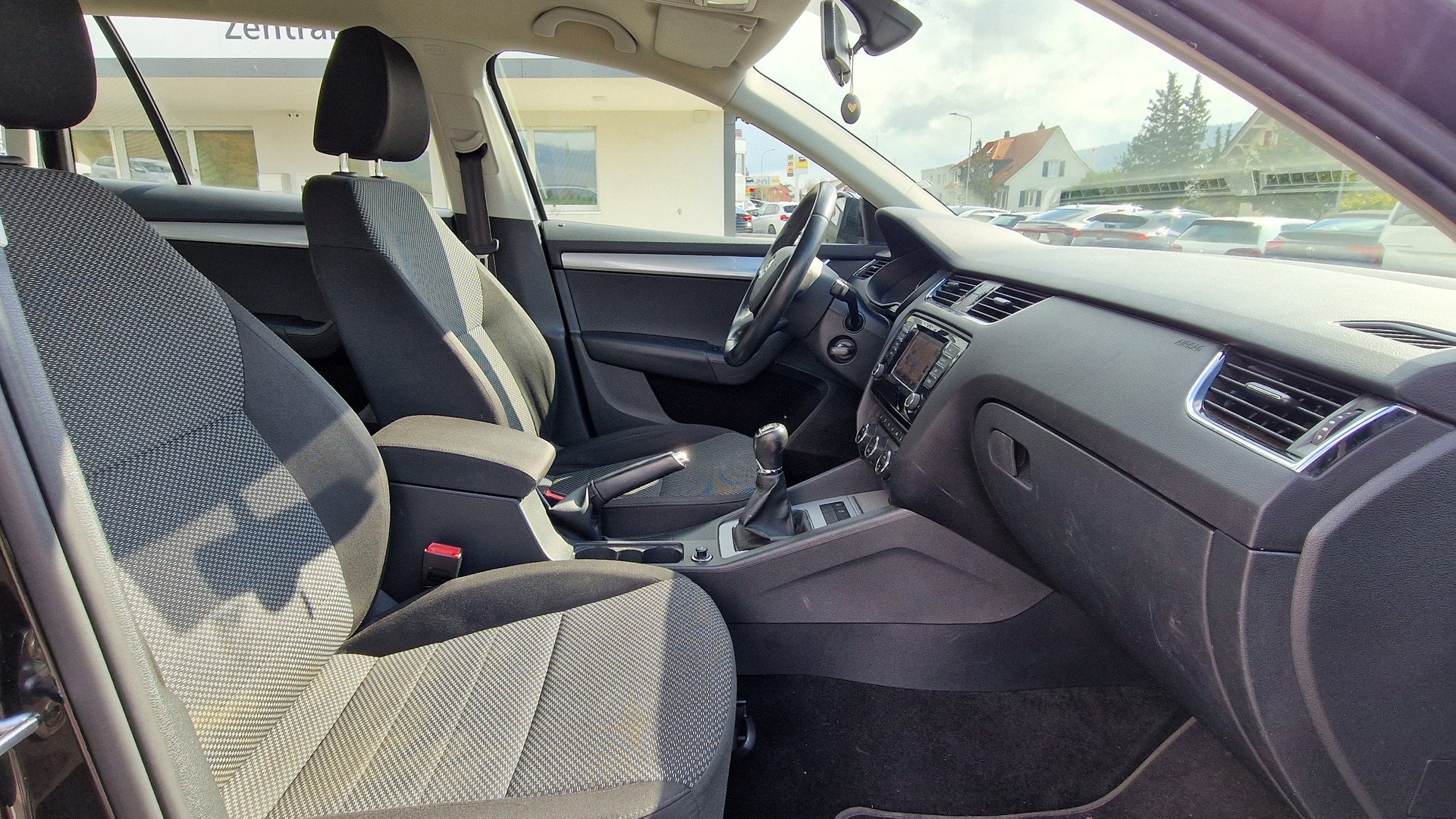 SKODA Combi TDI 1.6-110 GL 6G-image-9