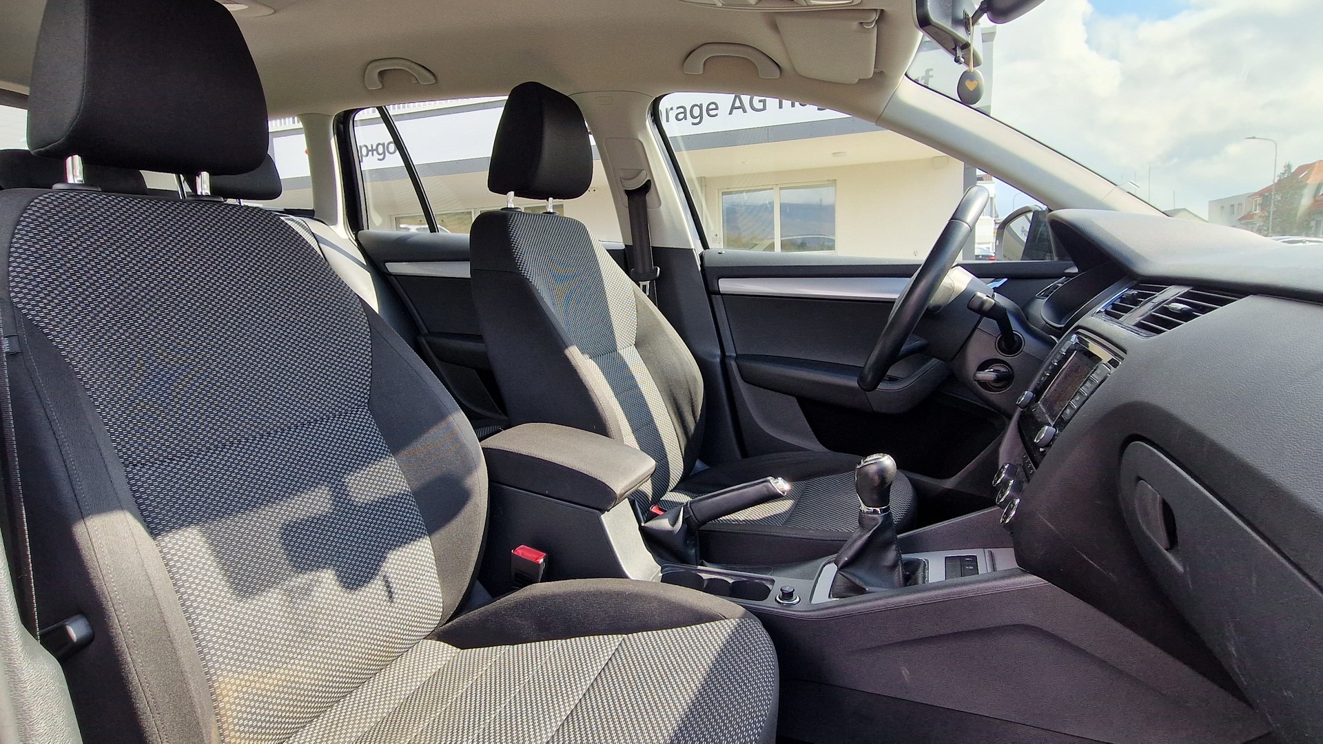 SKODA Combi TDI 1.6-110 GL 6G-image-11