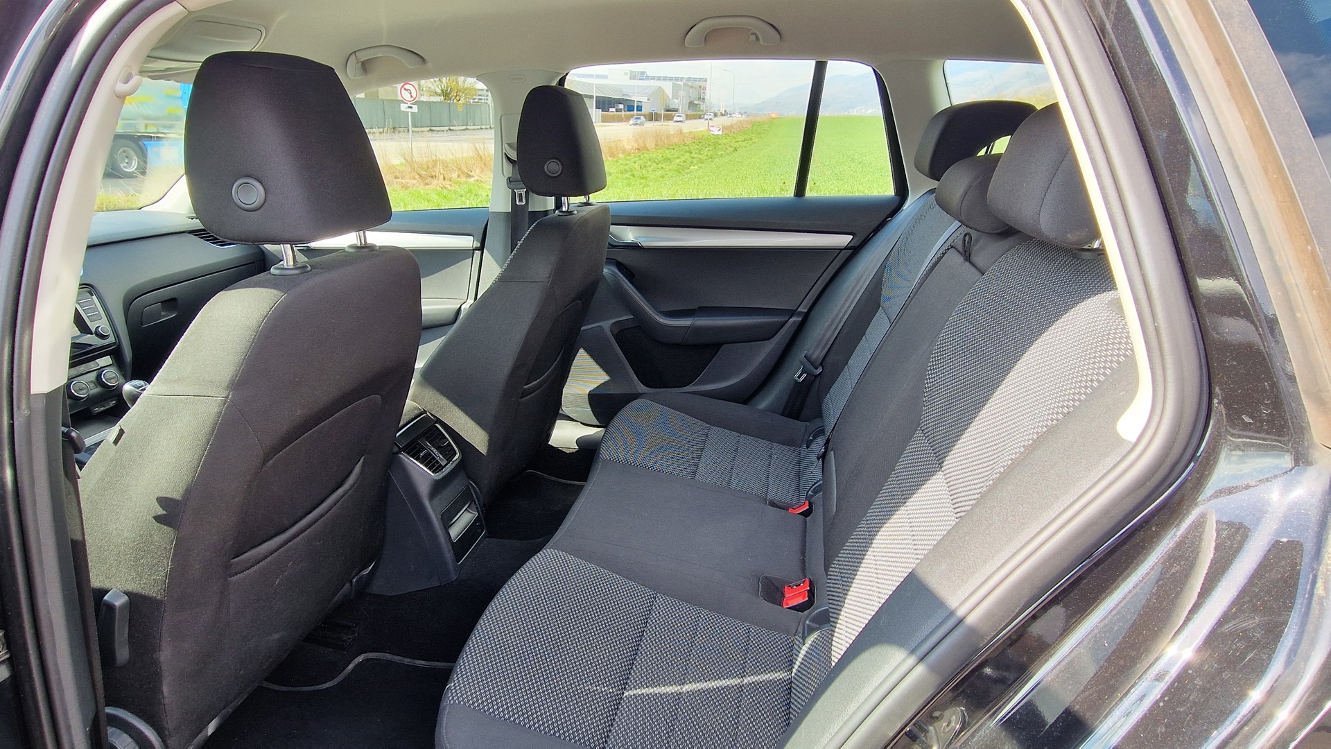 SKODA Combi TDI 1.6-110 GL 6G-image-12