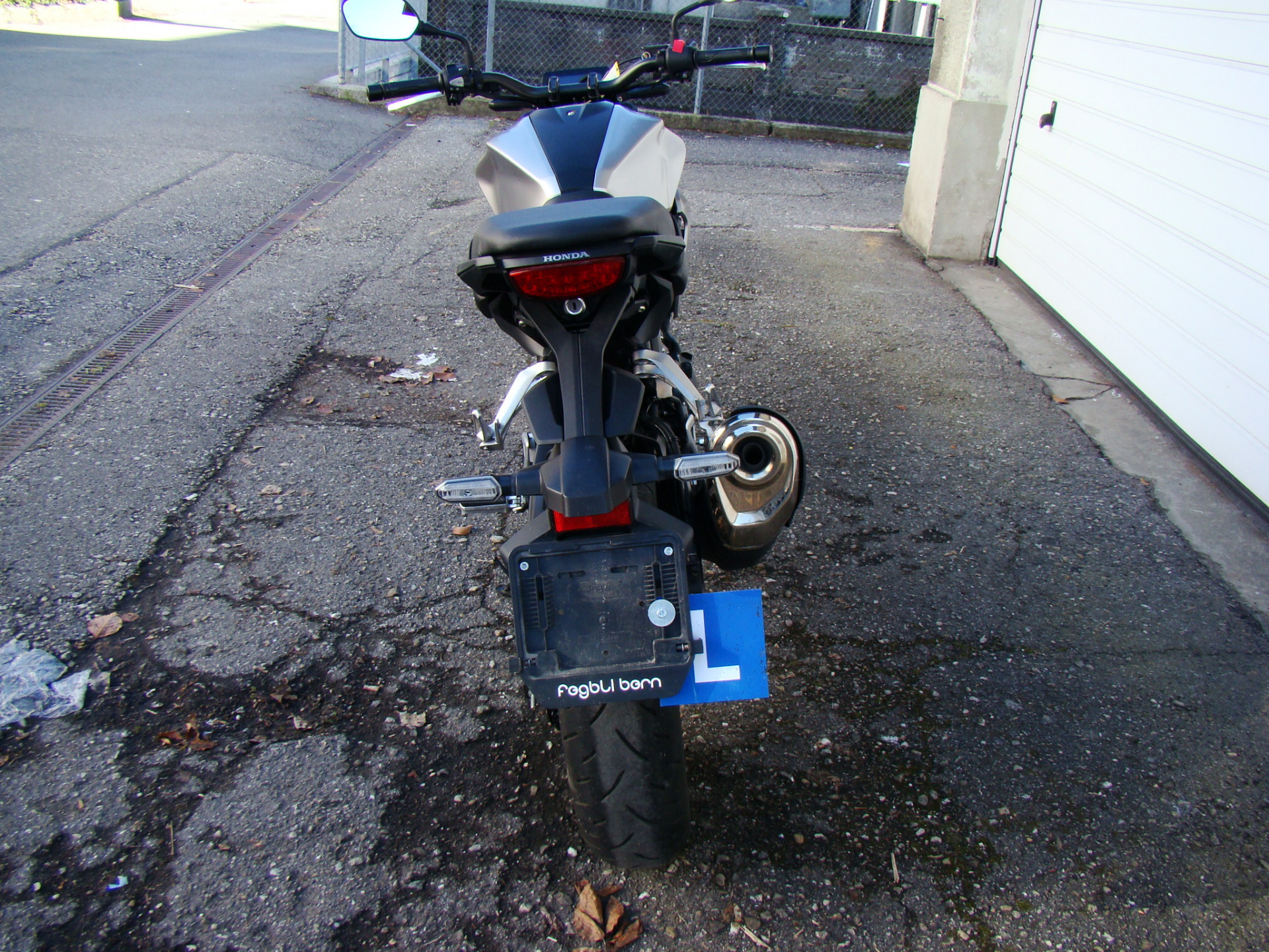 HONDA CB 300 R-showroom-element-3