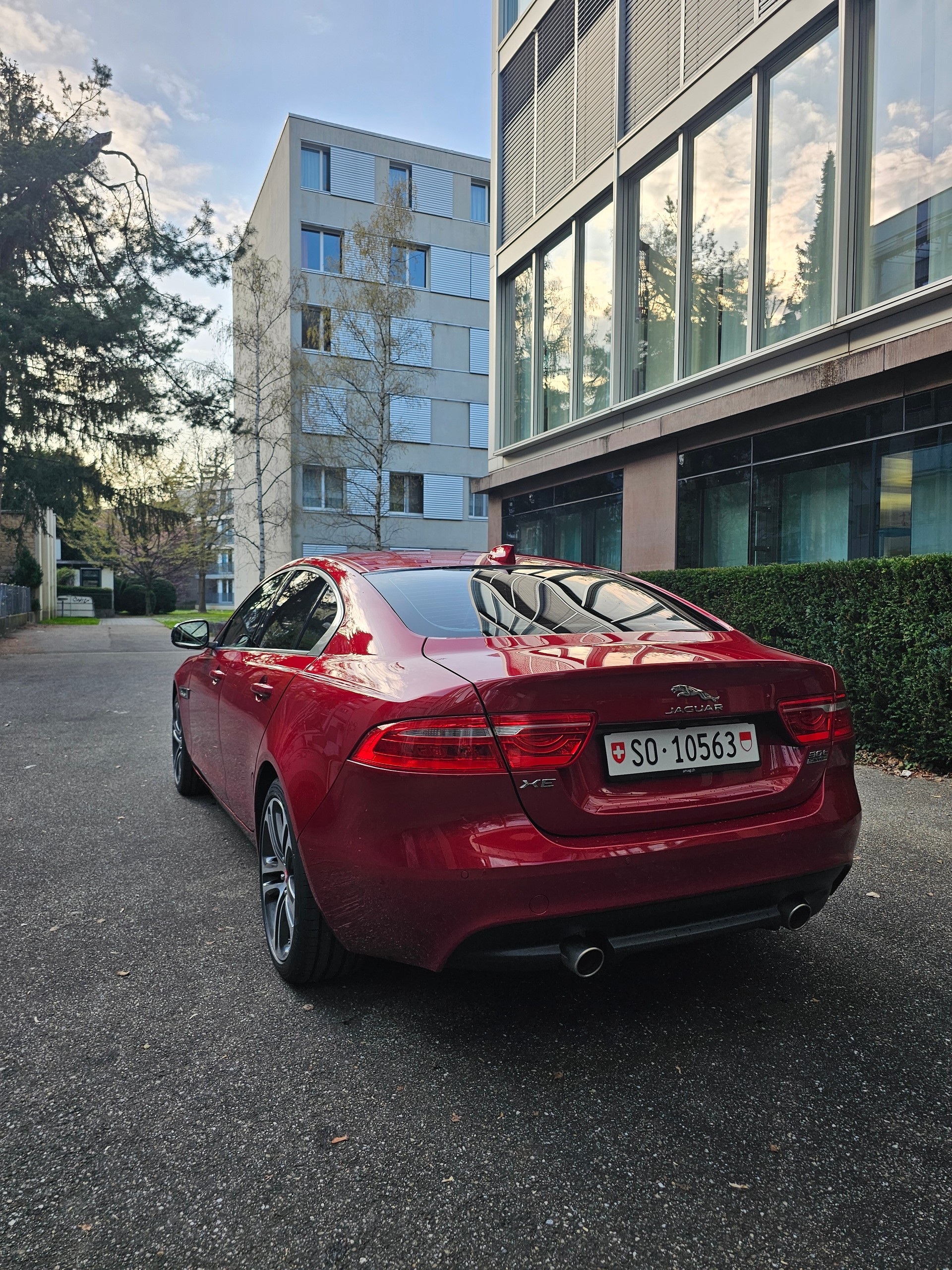 JAGUAR XE 30t 2.0 Portfolio AWD Automatic | Sternenhimmel-image-5