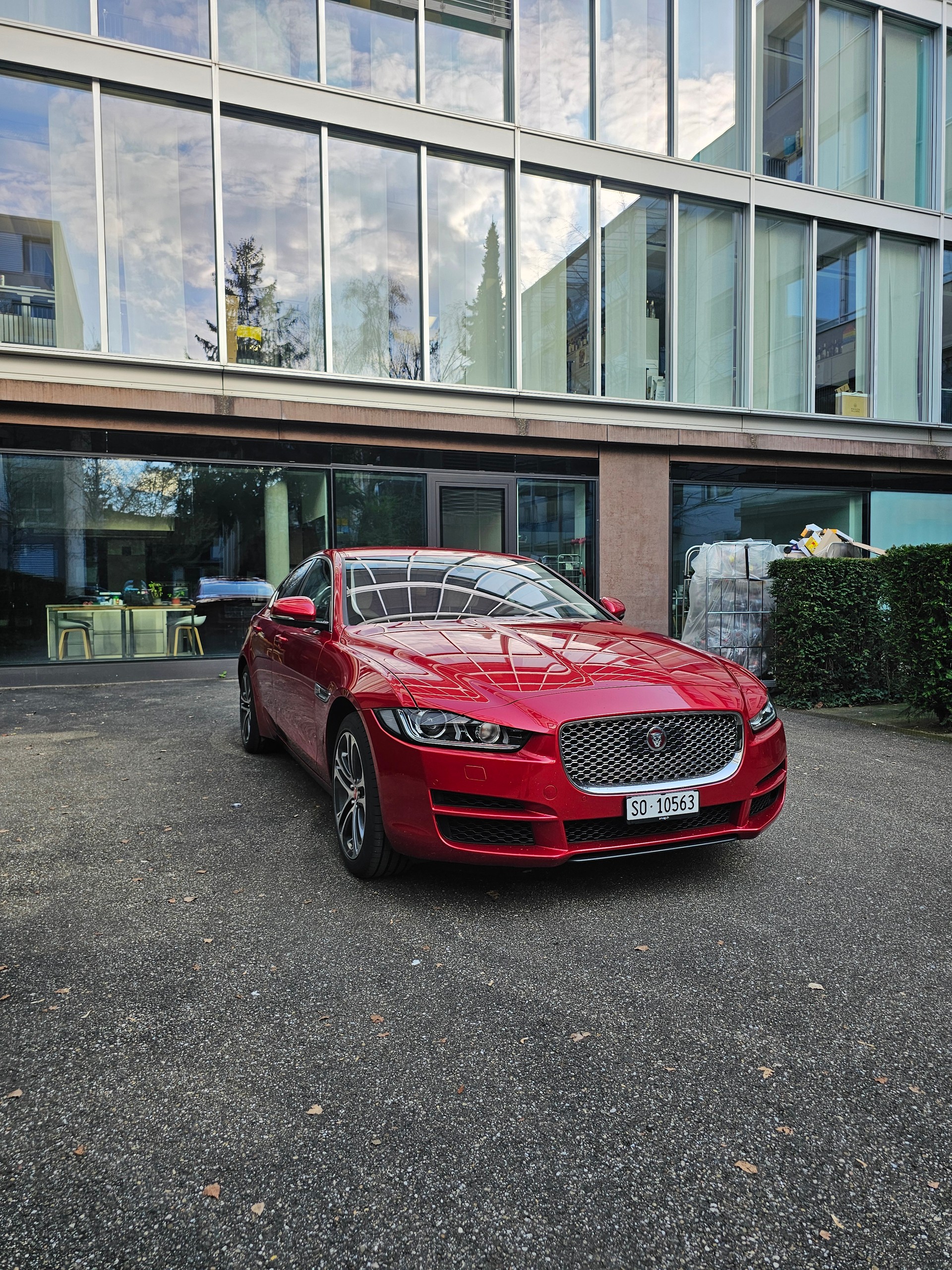 JAGUAR XE 30t 2.0 Portfolio AWD Automatic | Sternenhimmel