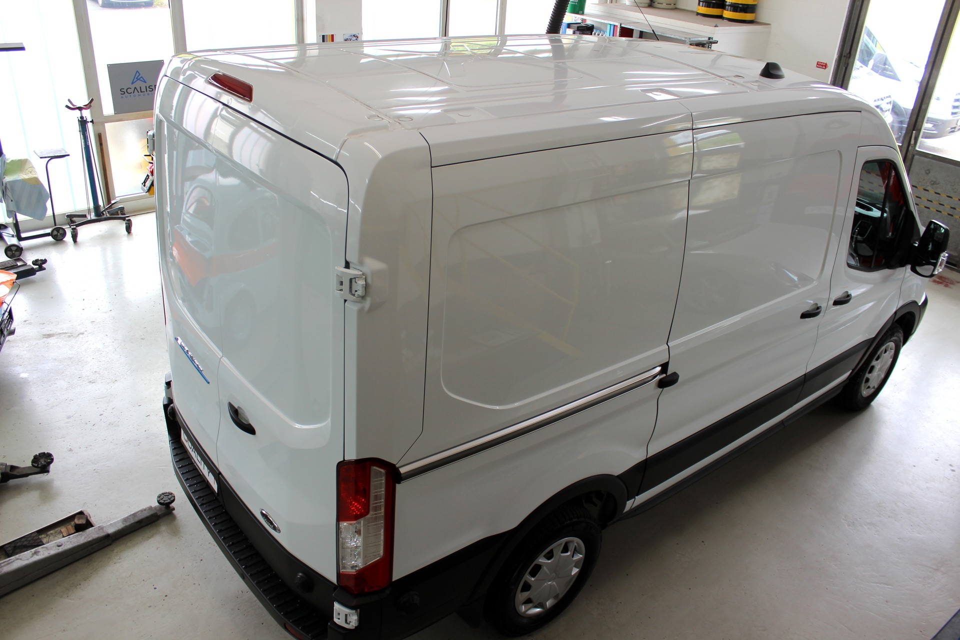 FORD E-Transit Van 350 L2 H2 Trend RWD 68kWh 💥 TOP Ausstattung 💥 Lieferung möglich-showroom-element-1
