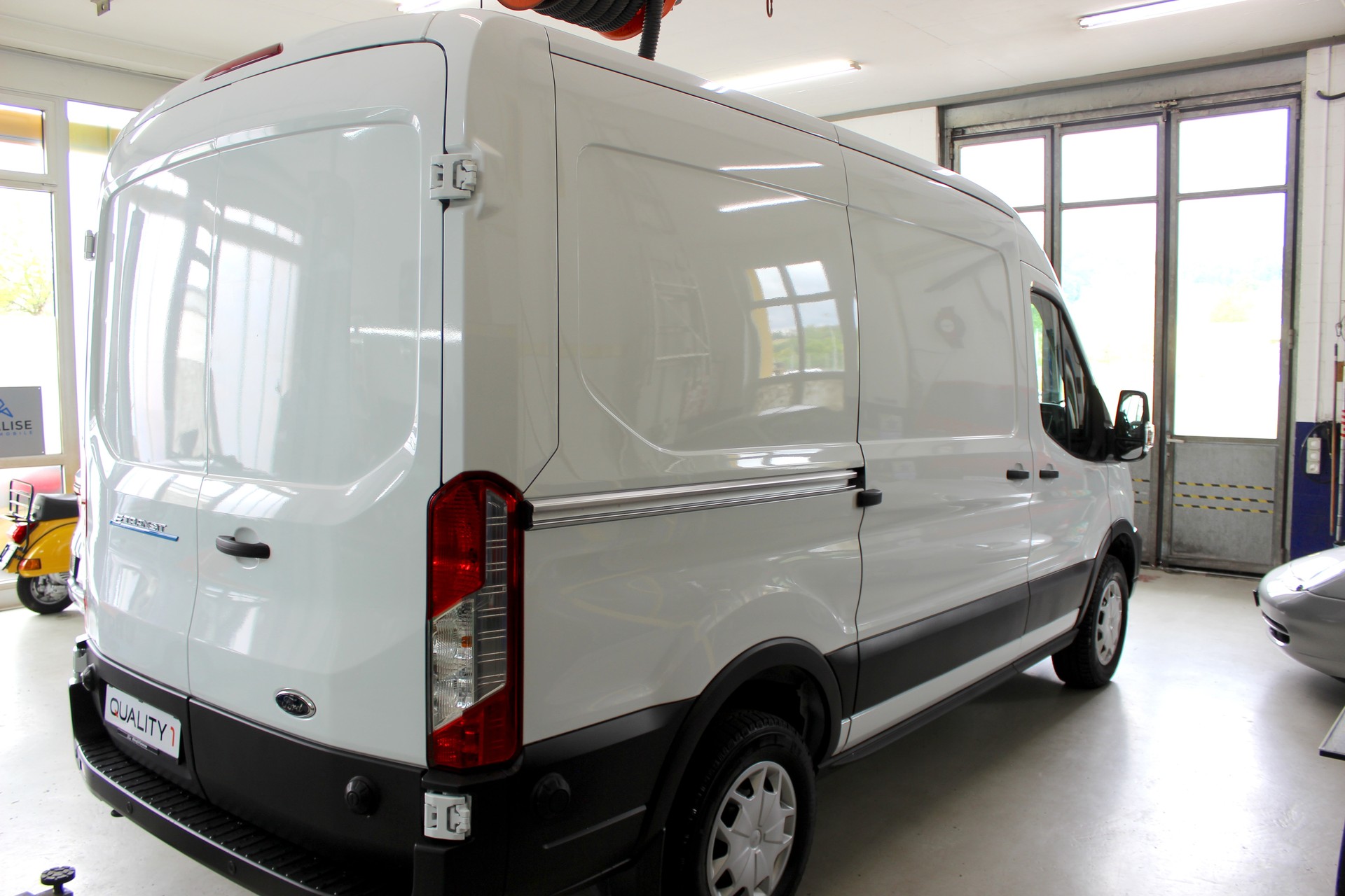 FORD E-Transit Van 350 L2 H2 Trend RWD 68kWh 💥 TOP Ausstattung 💥 Lieferung möglich-showroom-element-3