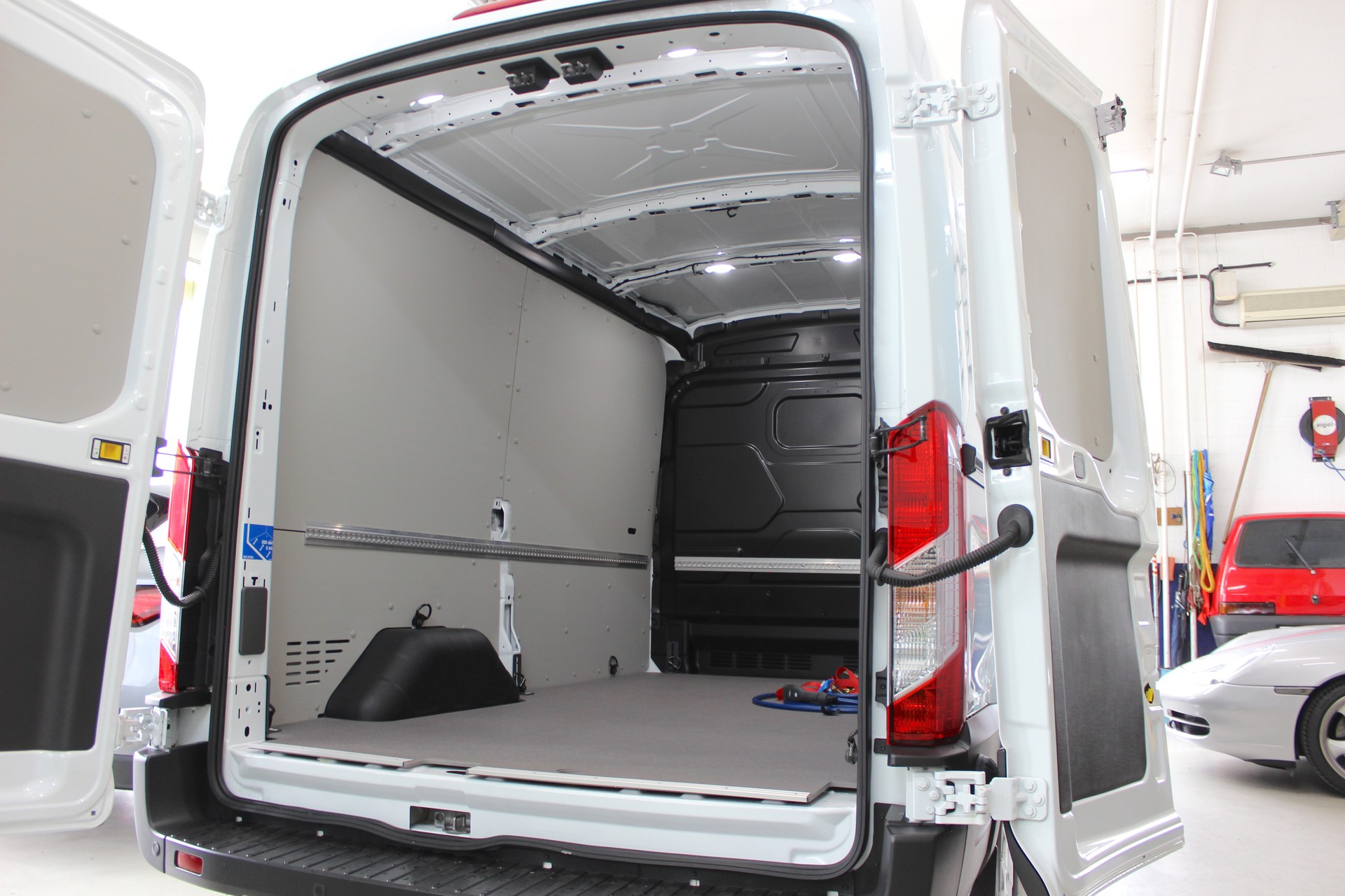 FORD E-Transit Van 350 L2 H2 Trend RWD 68kWh 💥 TOP Ausstattung 💥 Lieferung möglich-image-6
