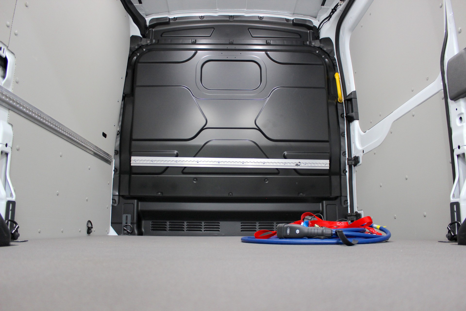 FORD E-Transit Van 350 L2 H2 Trend RWD 68kWh 💥 TOP Ausstattung 💥 Lieferung möglich-image-10
