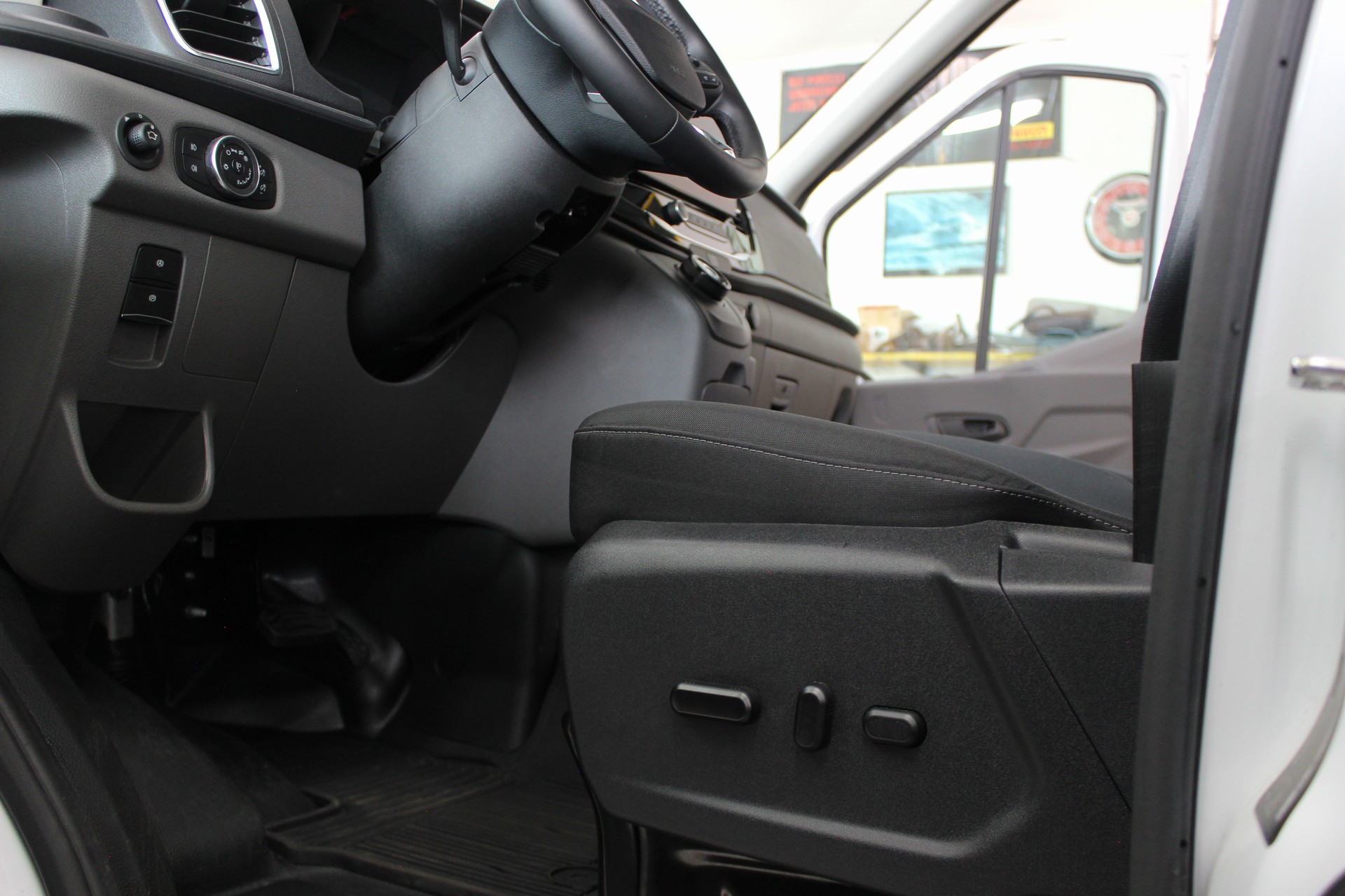FORD E-Transit Van 350 L2 H2 Trend RWD 68kWh 💥 TOP Ausstattung 💥 Lieferung möglich-image-25