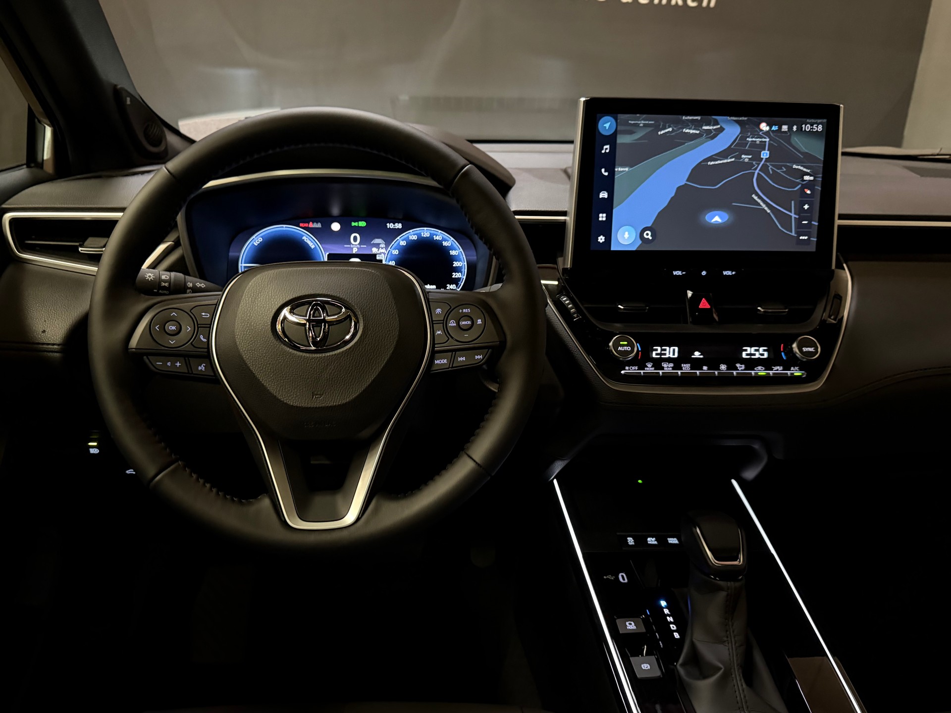 TOYOTA Corolla Cross 2.0 Premium e-CVT AWD-image-18
