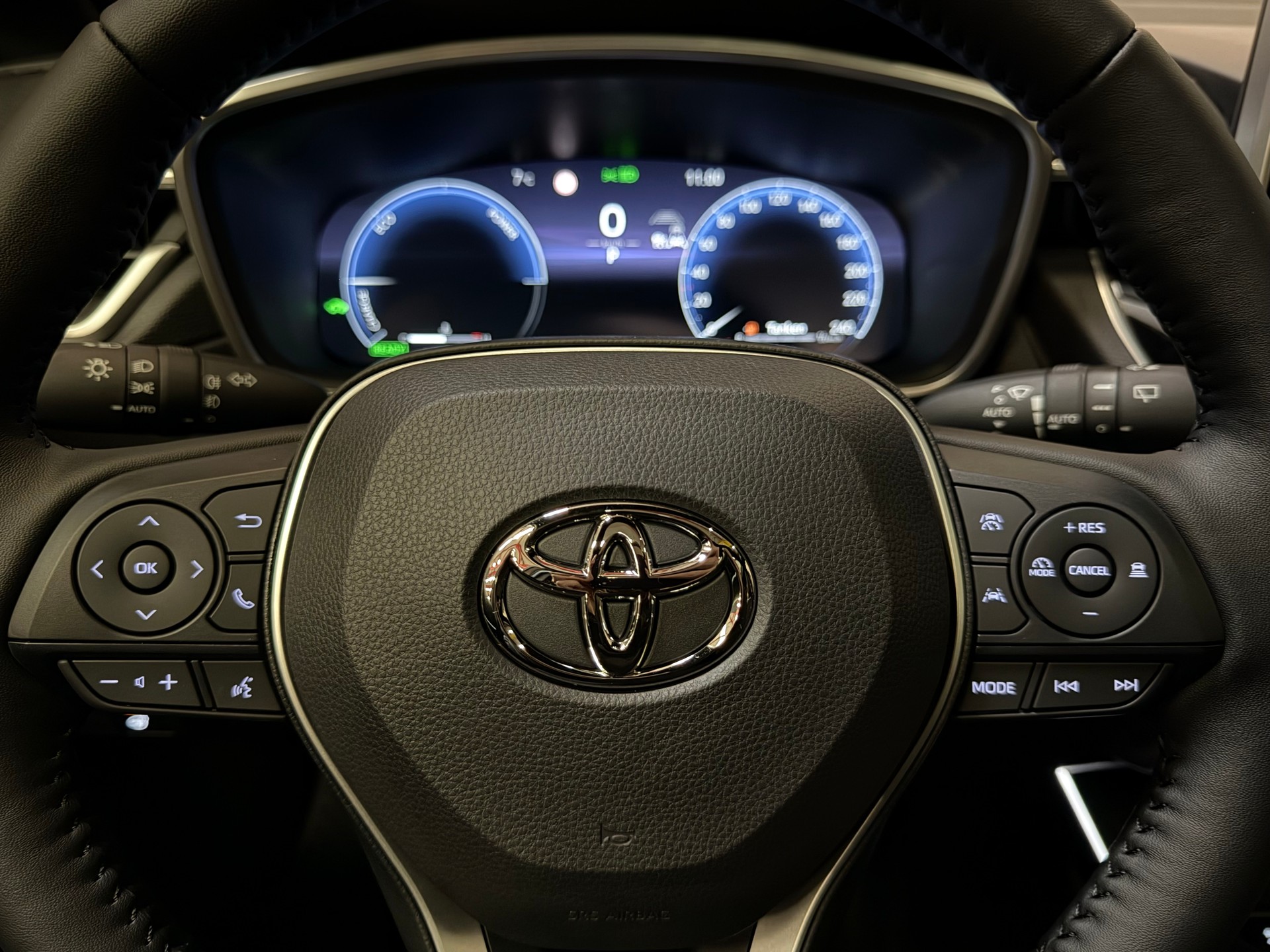 TOYOTA Corolla Cross 2.0 Premium e-CVT AWD-image-27