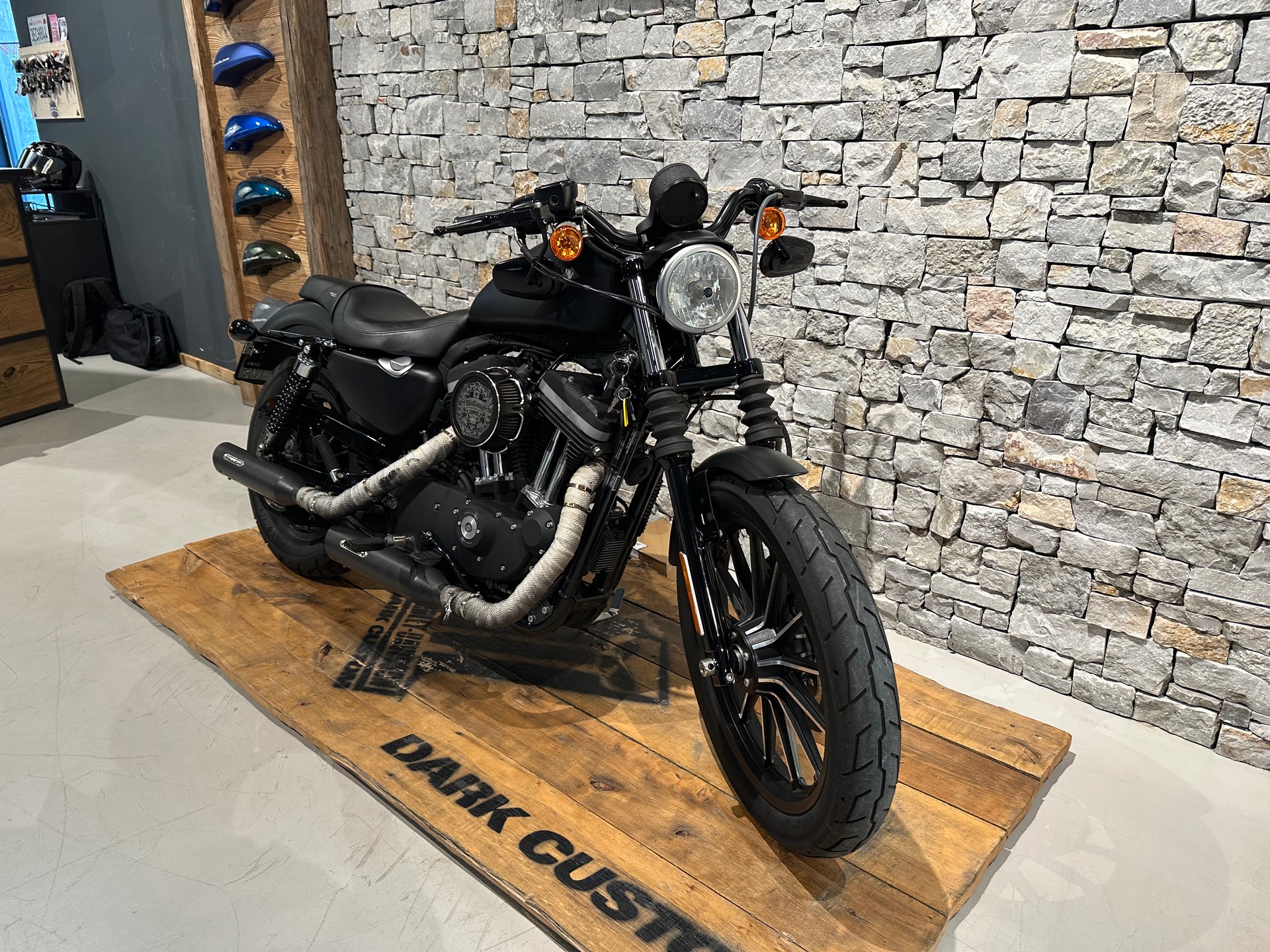 HARLEY-DAVIDSON XL 883 N Sportster Iron-showroom-element-1