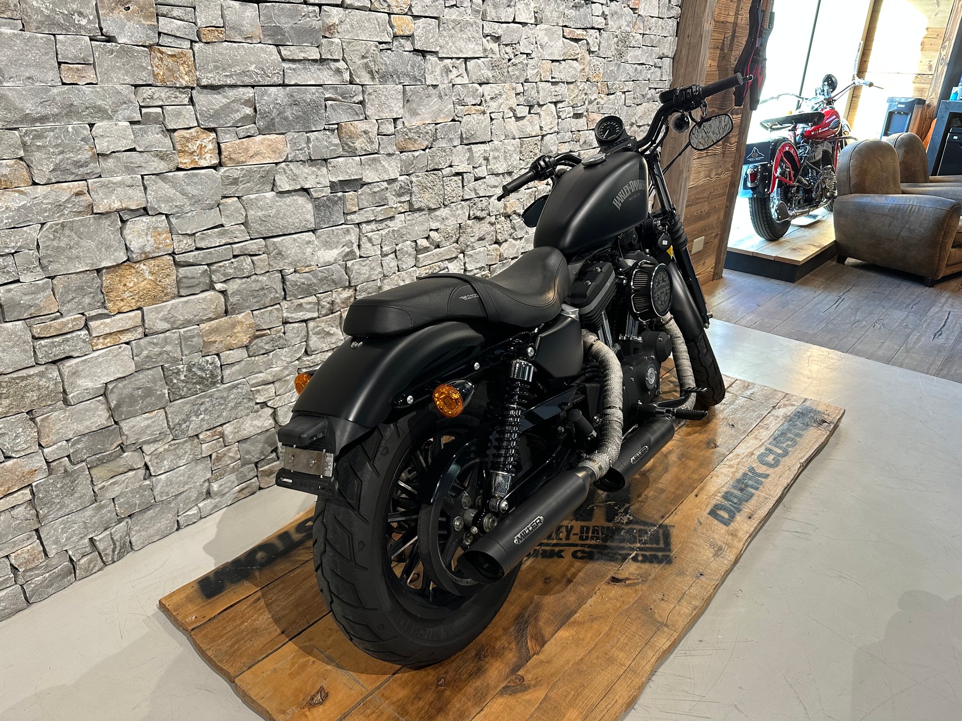 HARLEY-DAVIDSON XL 883 N Sportster Iron-showroom-element-2