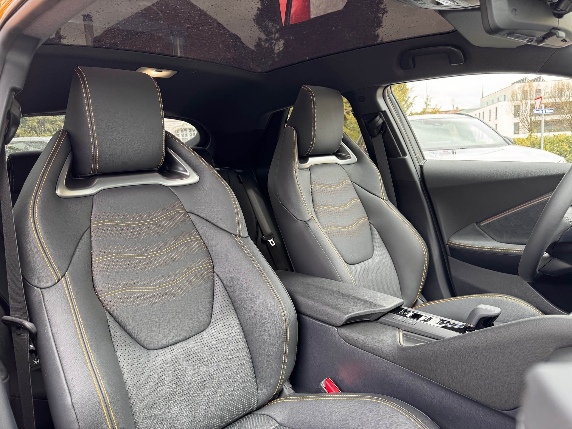 TOYOTA C-HR 2.0 HSD CVT Style Premiere 4WD-image-7