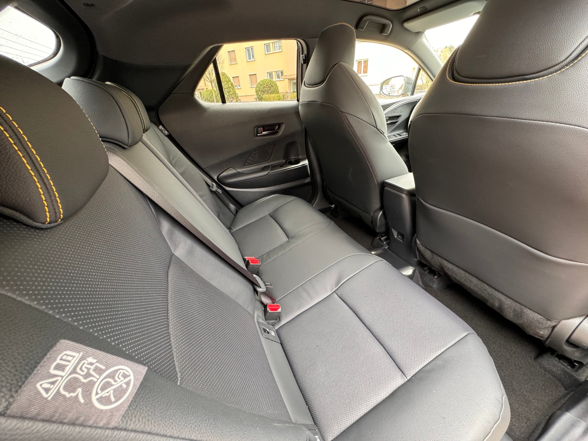 TOYOTA C-HR 2.0 HSD CVT Style Premiere 4WD-image-11