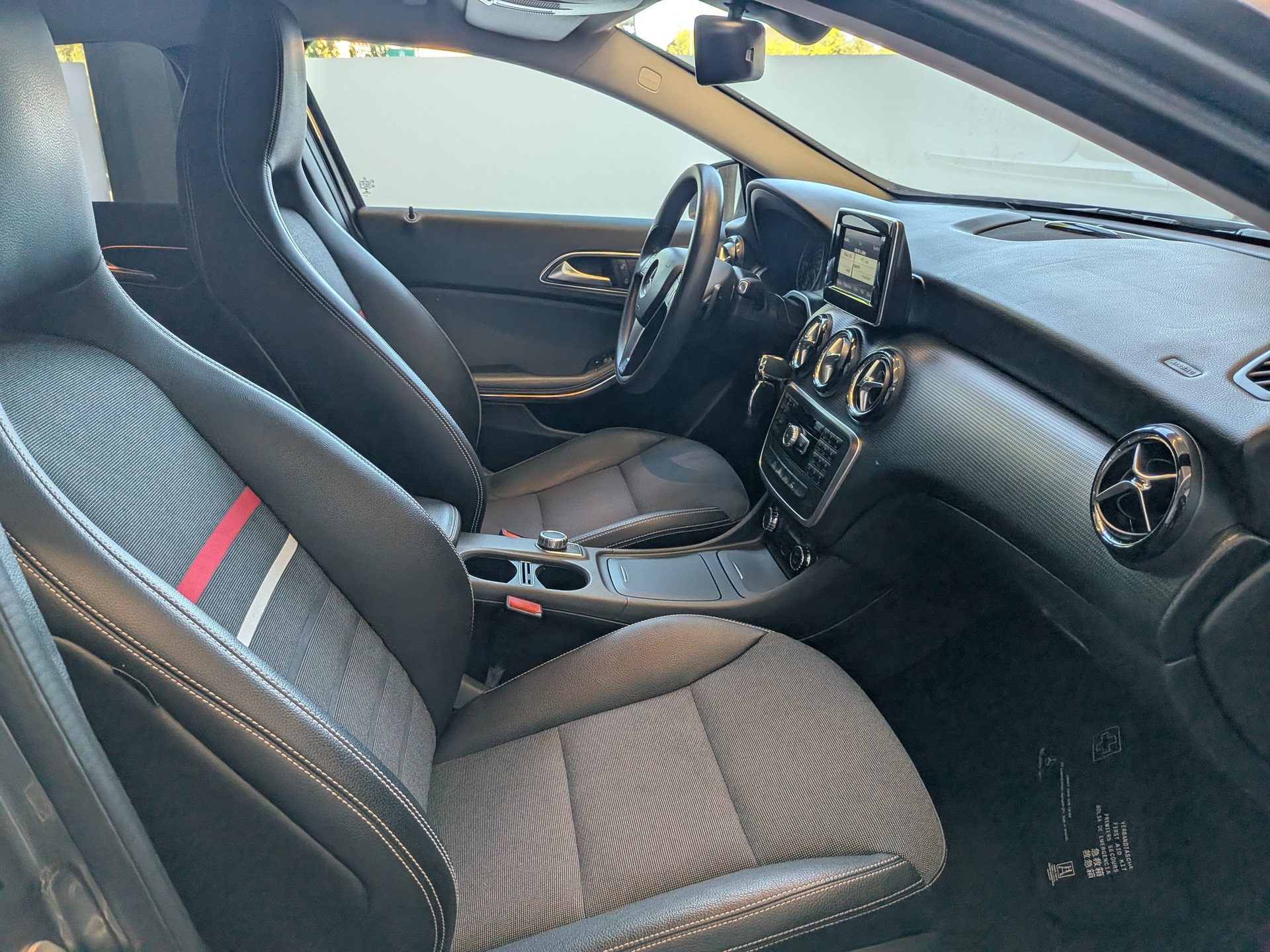 MERCEDES-BENZ A 180 Style 7G-DCT-image-11