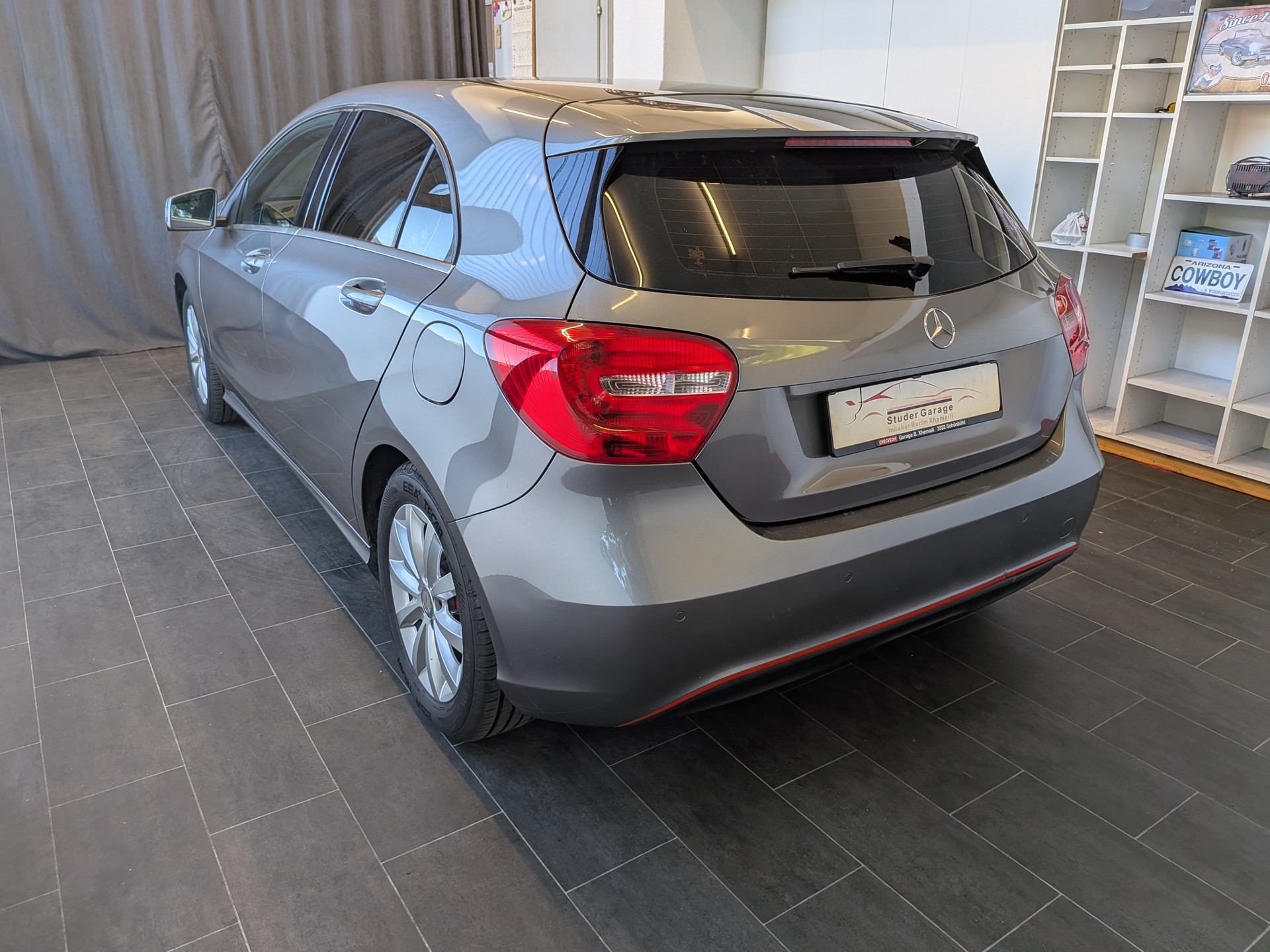 MERCEDES-BENZ A 180 Style 7G-DCT-image-4