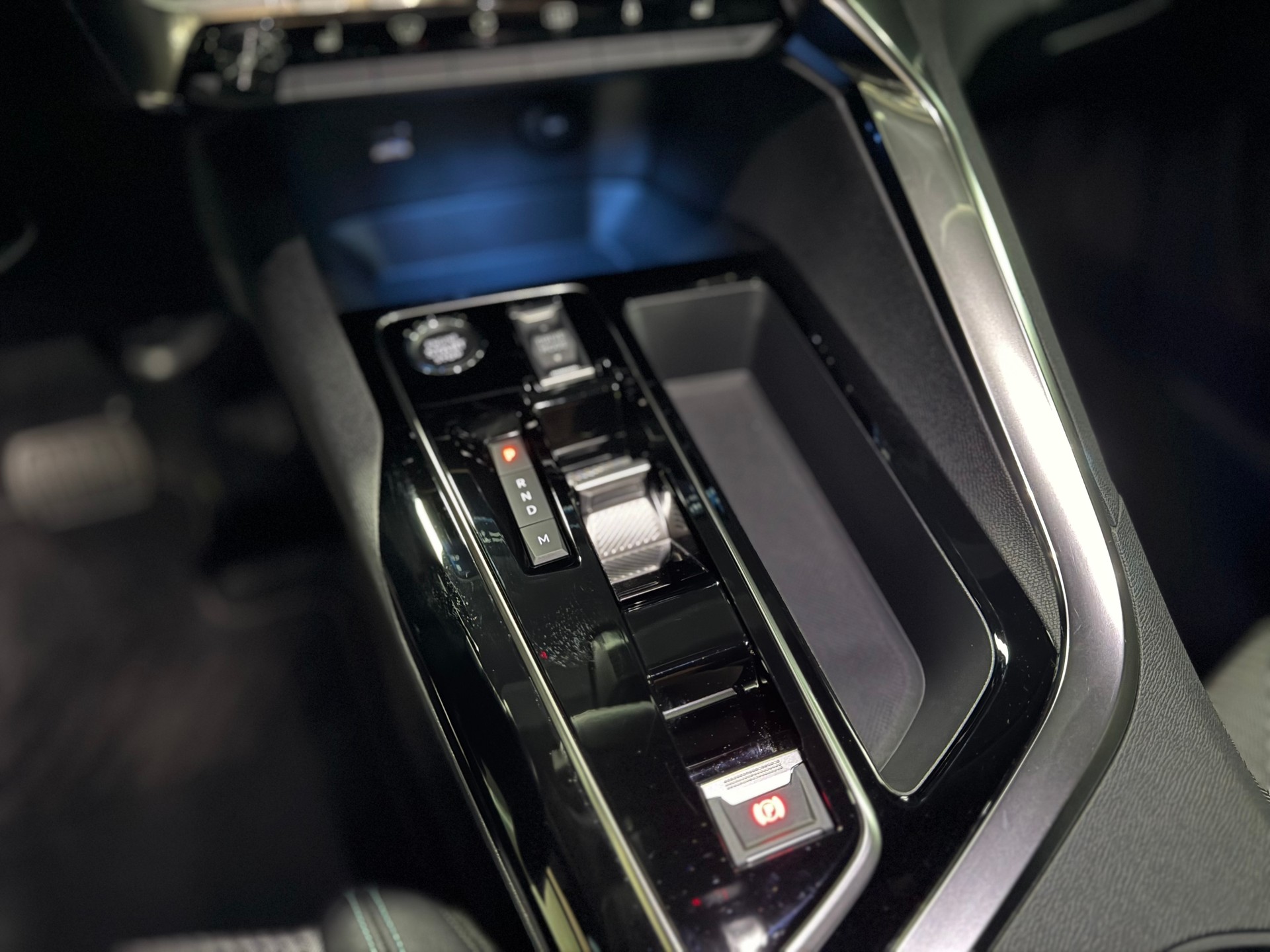 PEUGEOT 3008 1.2 PureTech Allure Pack EAT8-image-20