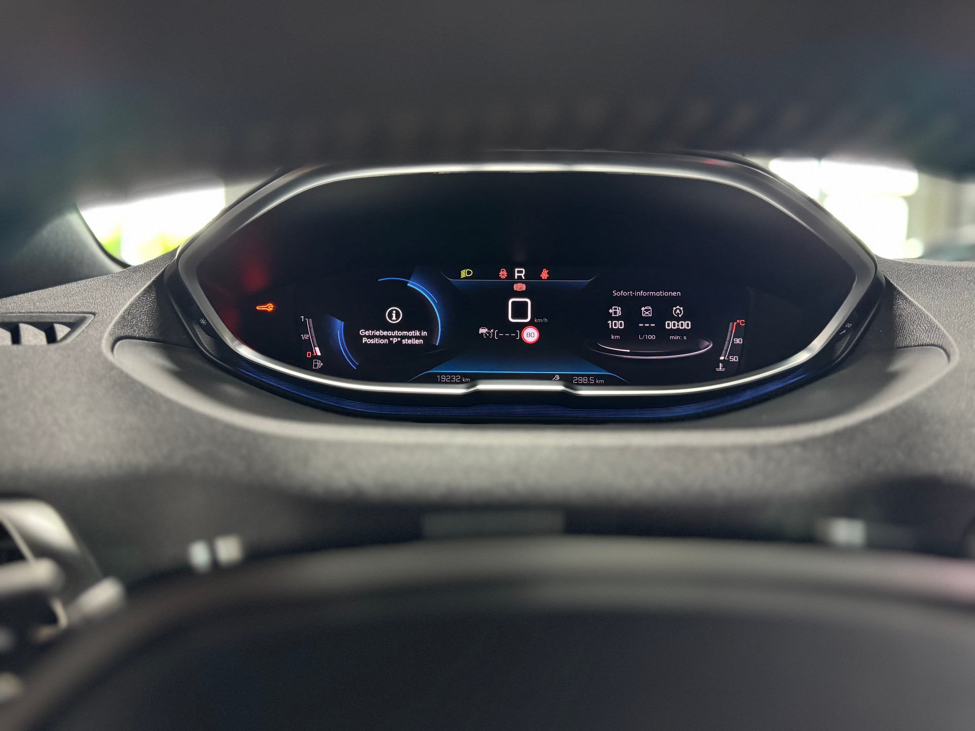 PEUGEOT 3008 1.2 PureTech Allure Pack EAT8-image-23