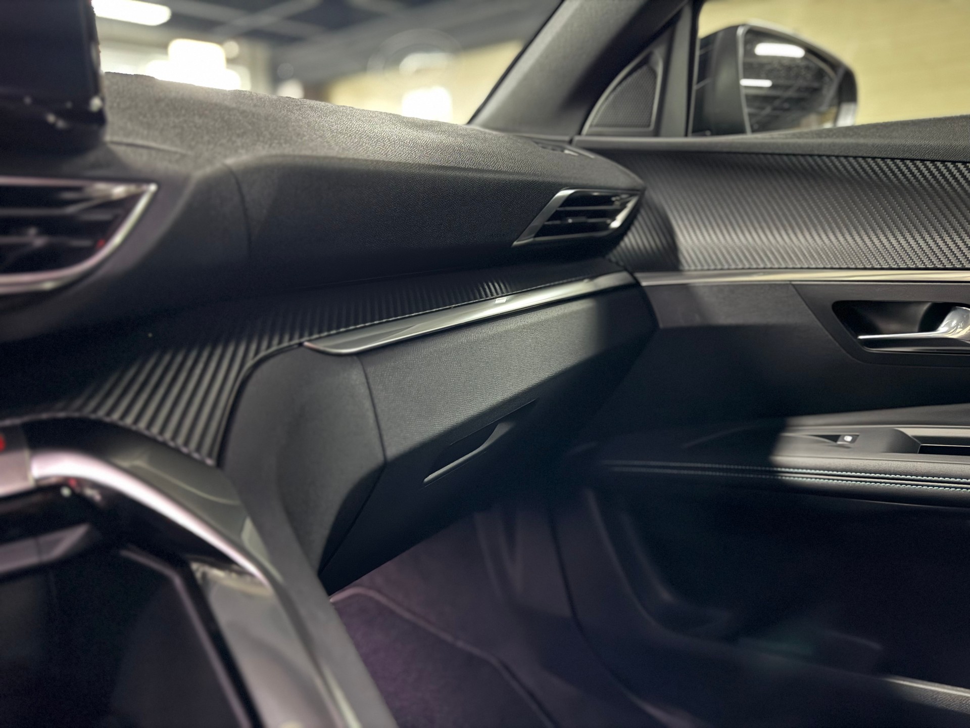 PEUGEOT 3008 1.2 PureTech Allure Pack EAT8-image-27
