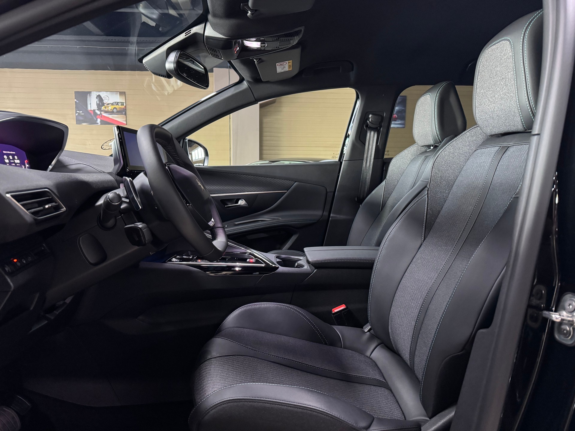 PEUGEOT 3008 1.2 PureTech Allure Pack EAT8-image-11