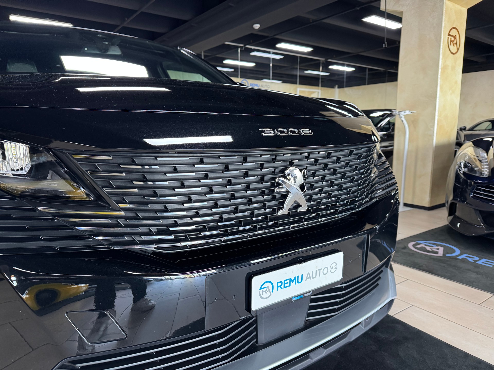PEUGEOT 3008 1.2 PureTech Allure Pack EAT8-image-5