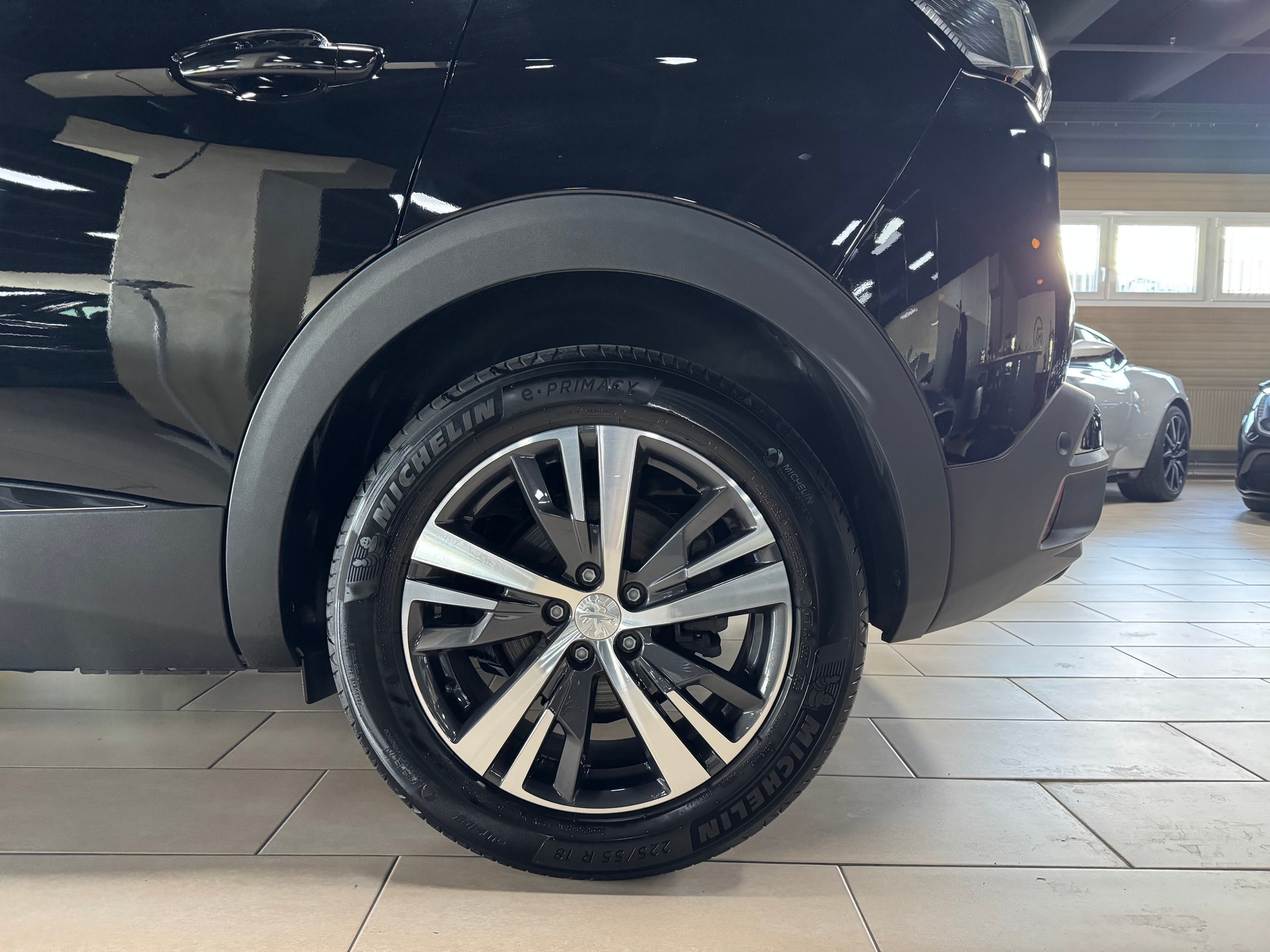 PEUGEOT 3008 1.2 PureTech Allure Pack EAT8-image-8
