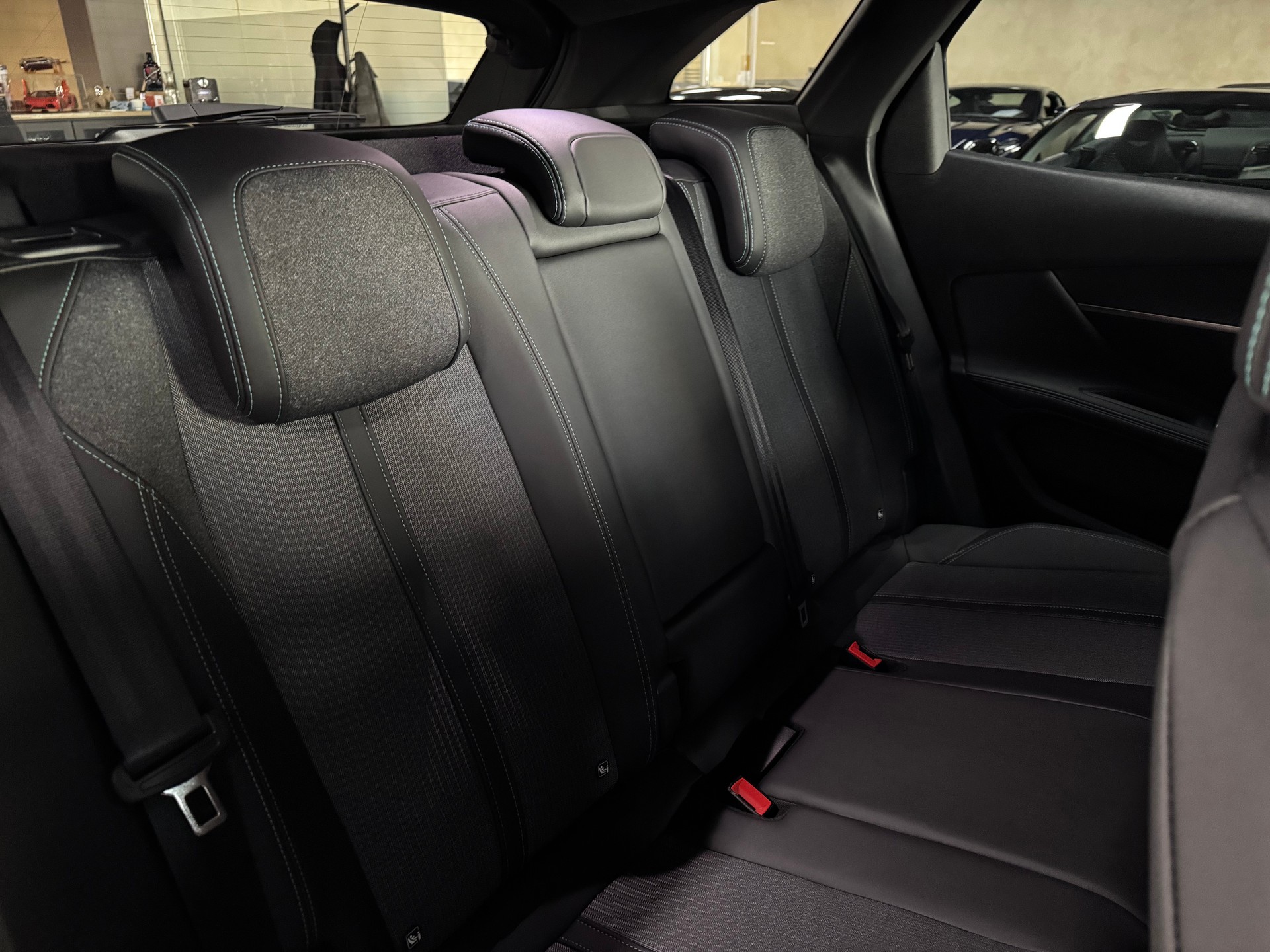 PEUGEOT 3008 1.2 PureTech Allure Pack EAT8-image-15