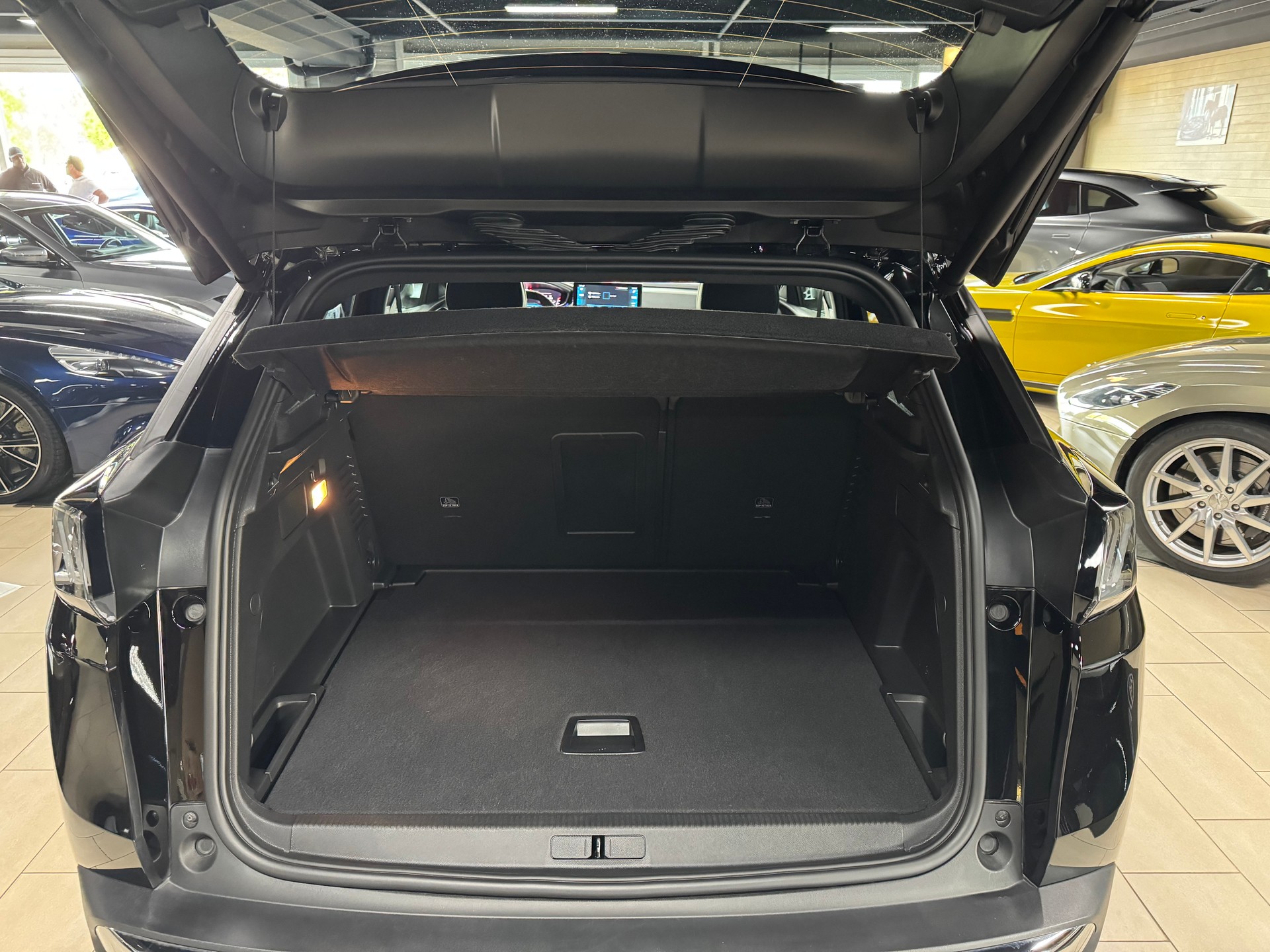 PEUGEOT 3008 1.2 PureTech Allure Pack EAT8-image-16